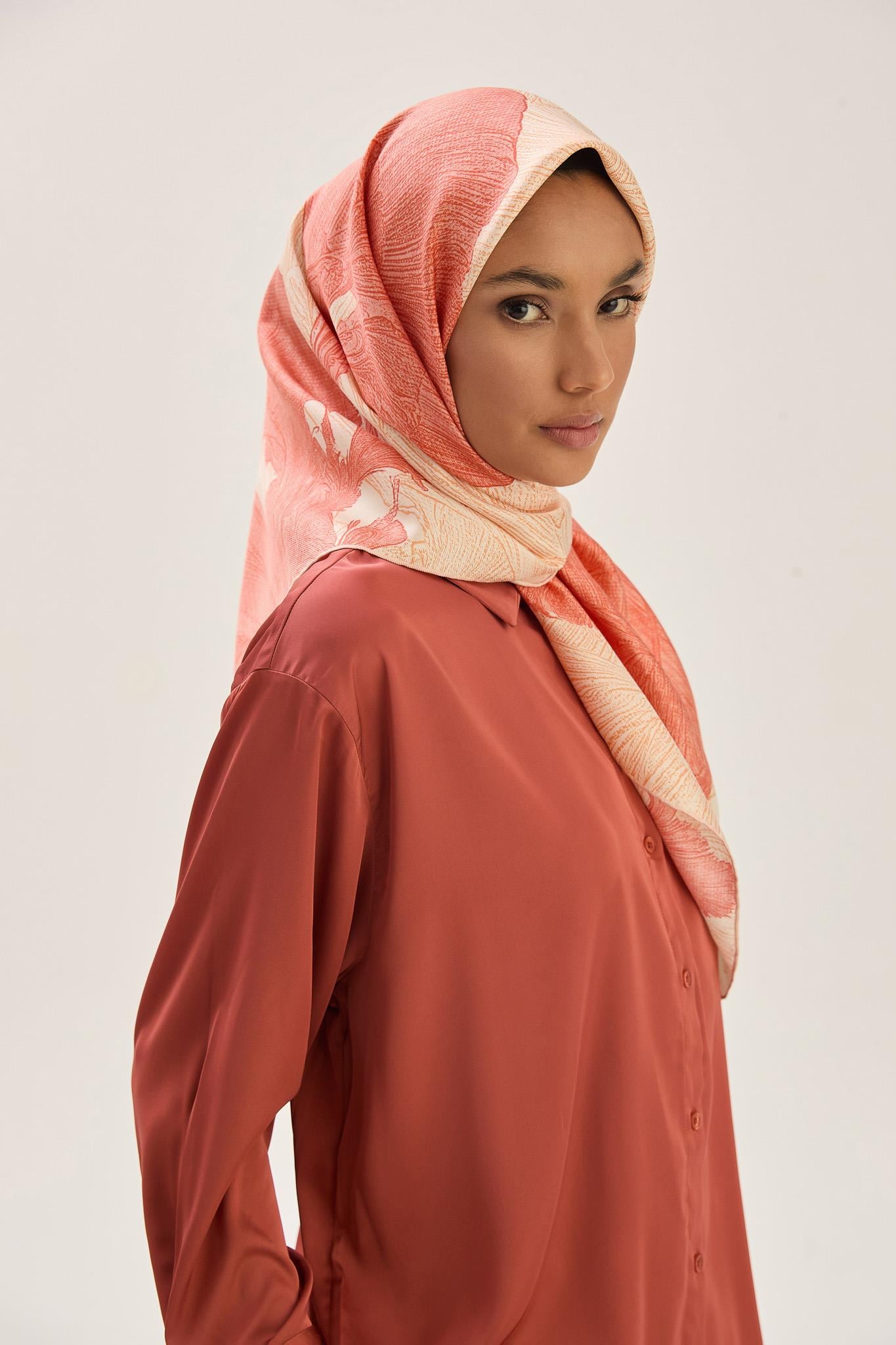 REŞHA MULBERRY İPEK EŞARP 90*90 CM - MERCAN