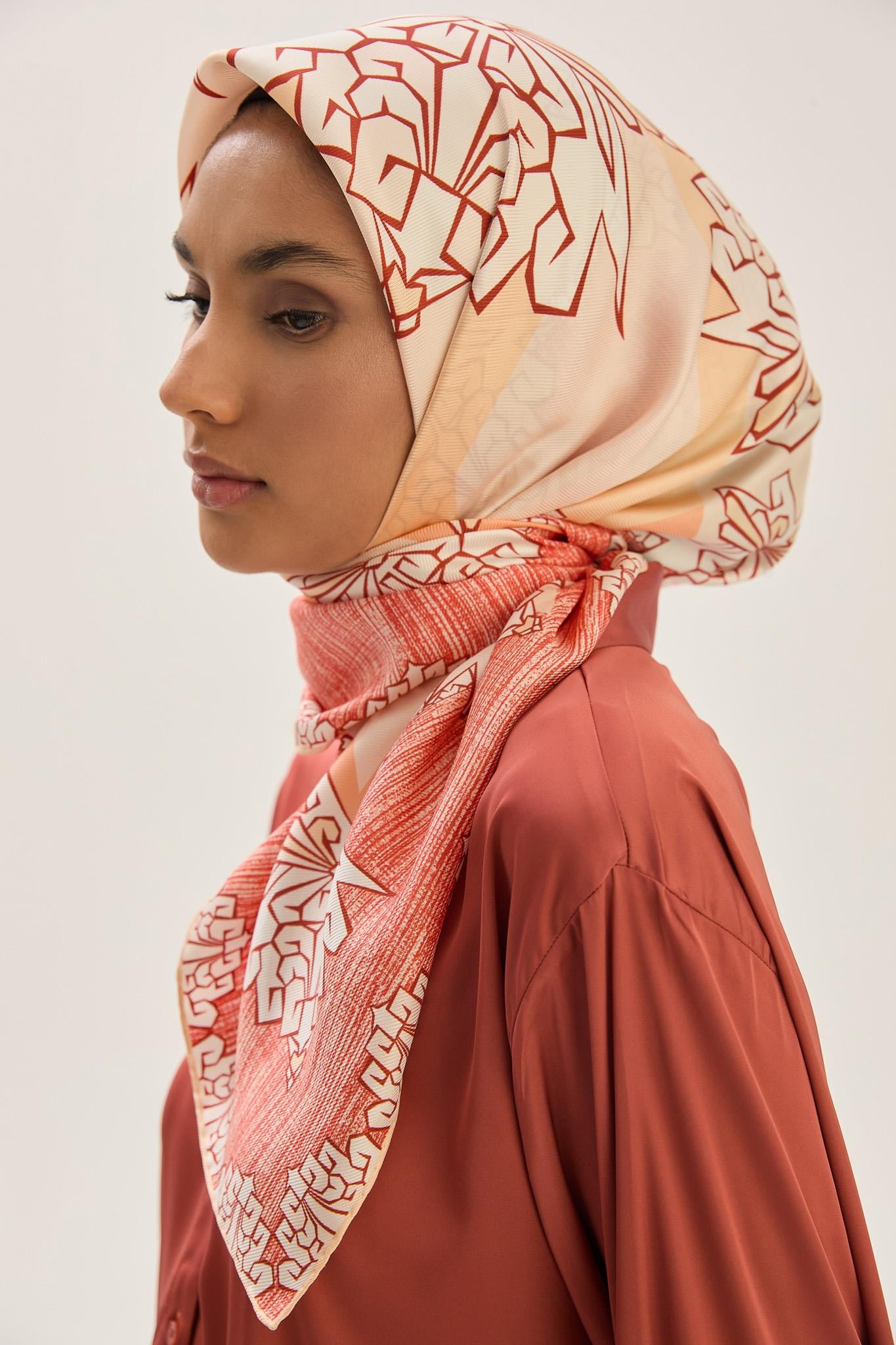 ŞİMAL MULBERRY İPEK EŞARP 90*90 CM - SOMON