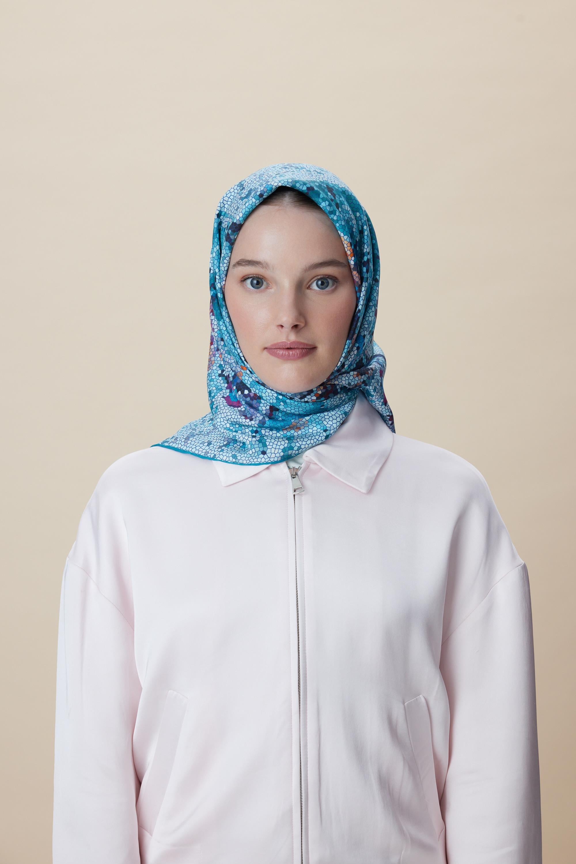 SU MASALI ÇİFT TARAFLI TİVİL İPEK EŞARP 90*90 CM - MAVİ
