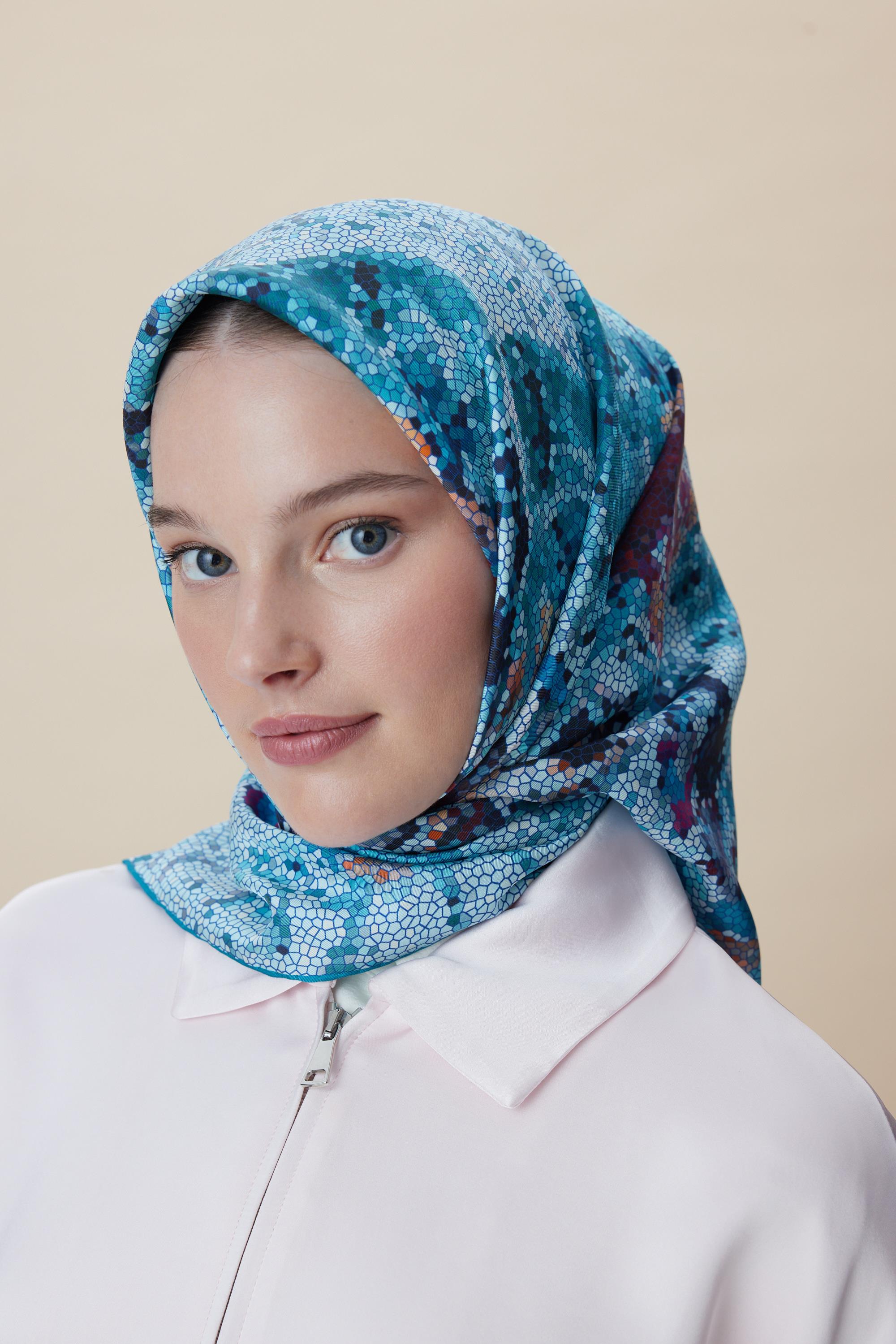 SU MASALI ÇİFT TARAFLI TİVİL İPEK EŞARP 90*90 CM - MAVİ