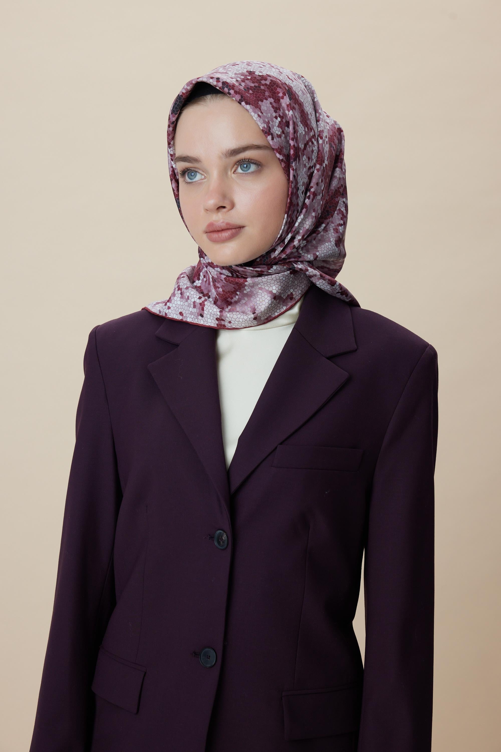 SU MASALI ÇİFT TARAFLI TİVİL İPEK EŞARP 90*90 CM - GÜL KURUSU