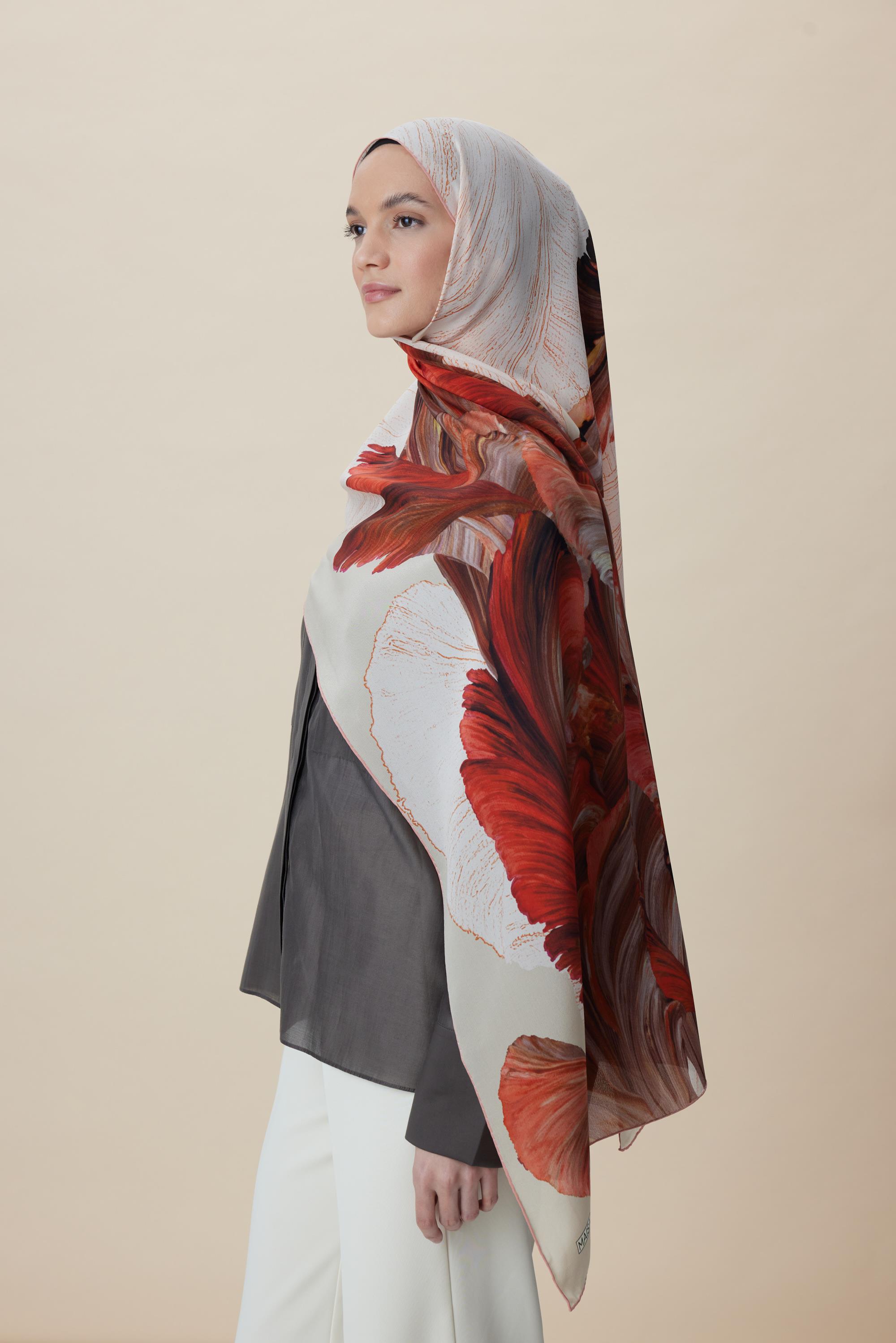 YAKAMOZ KREP İPEK ŞAL 70*190 CM - NAR ÇİÇEĞİ