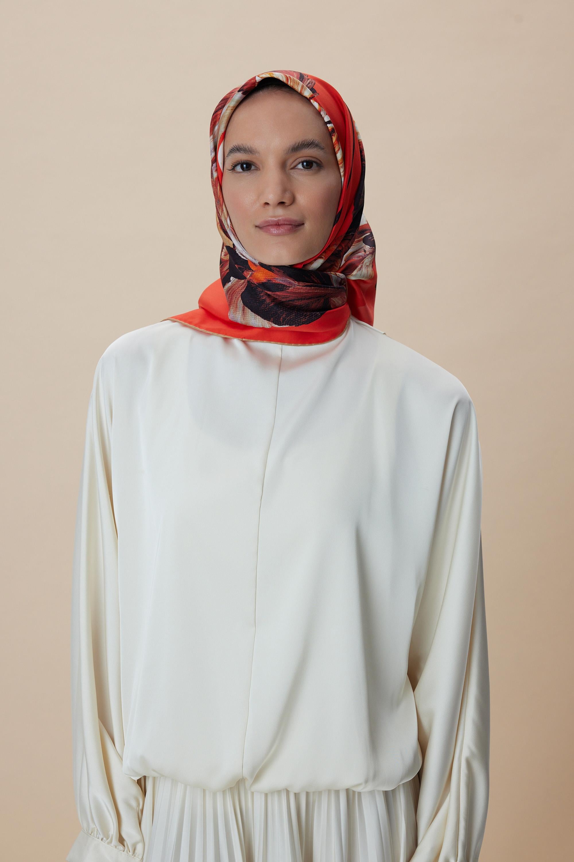 AKVA TİVİL İPEK EŞARP 90*90 CM - NARÇİÇEĞİ