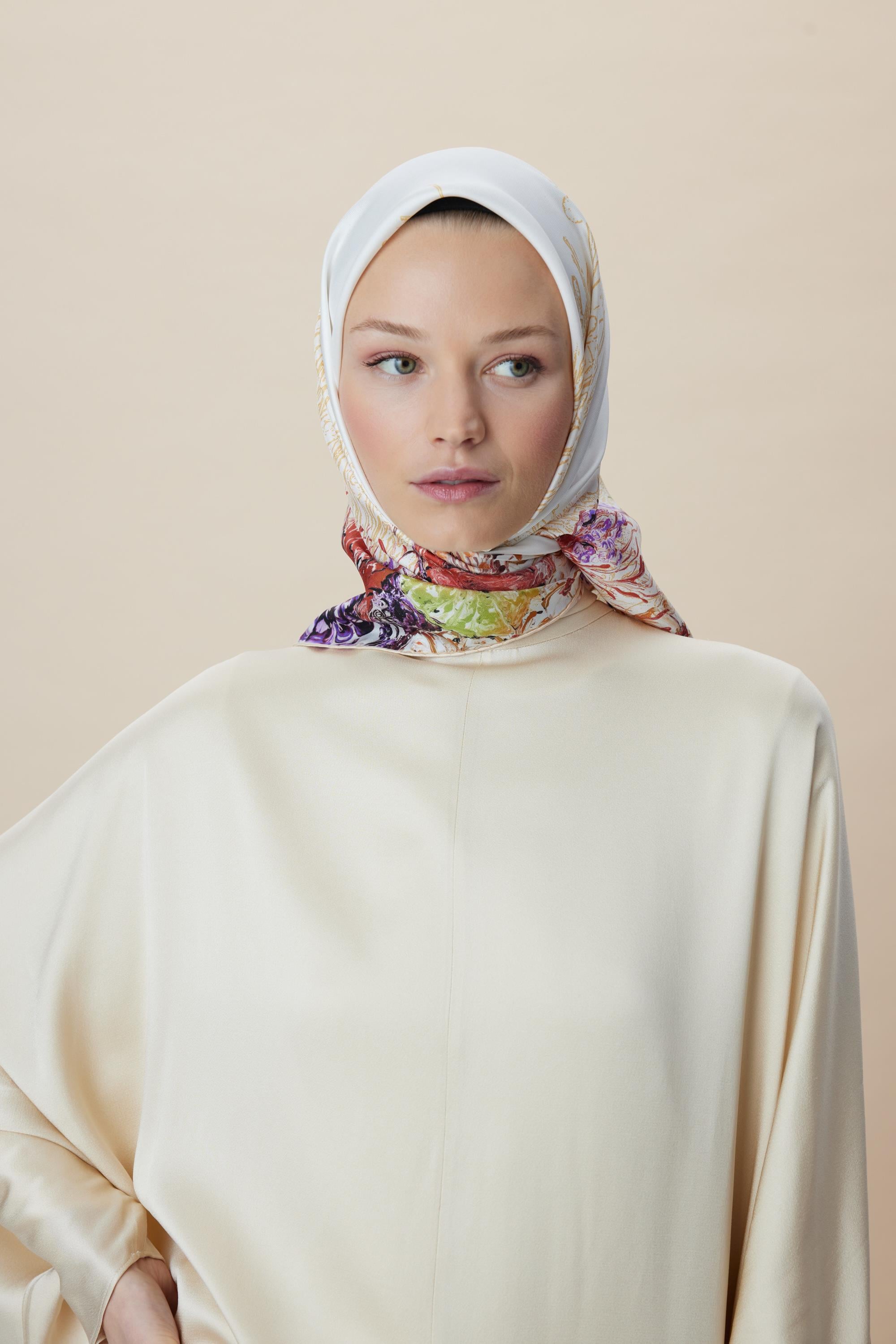 DERİN TİVİL İPEK EŞARP 90*90 CM - YEŞİL