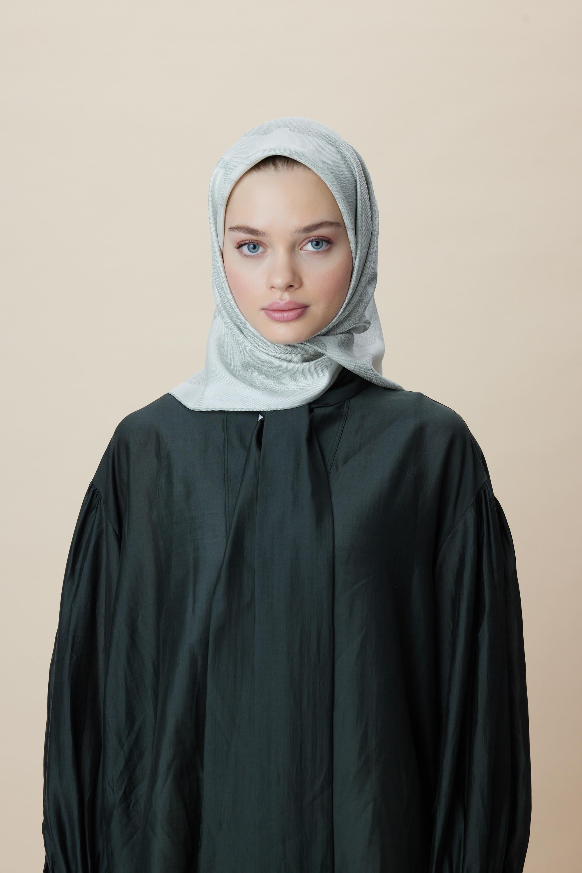 FARAH MULBERRY İPEK EŞARP 90*90 CM - ADAÇAYI