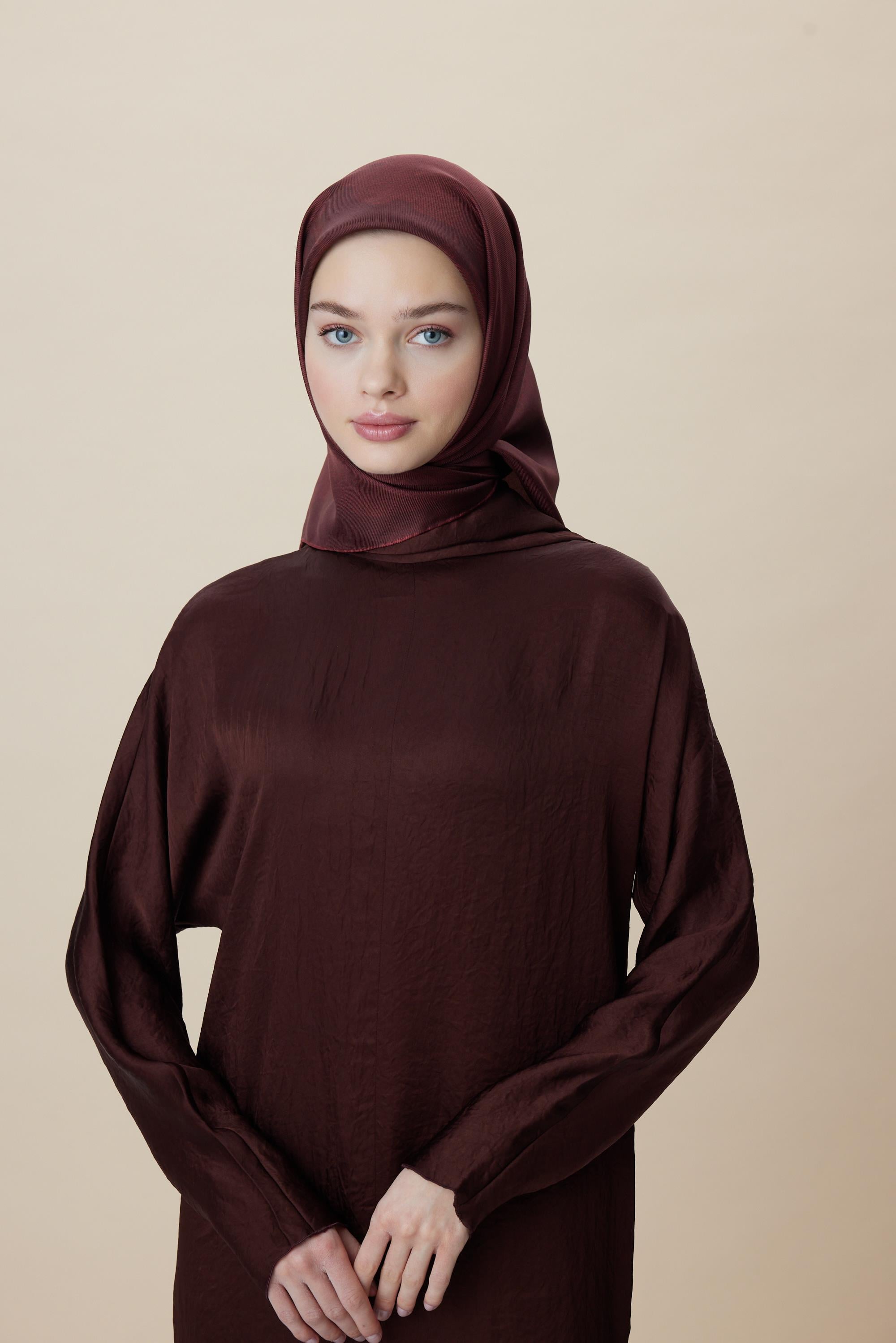 FARAH MULBERRY İPEK EŞARP 90*90 CM - KOYU KIRMIZI
