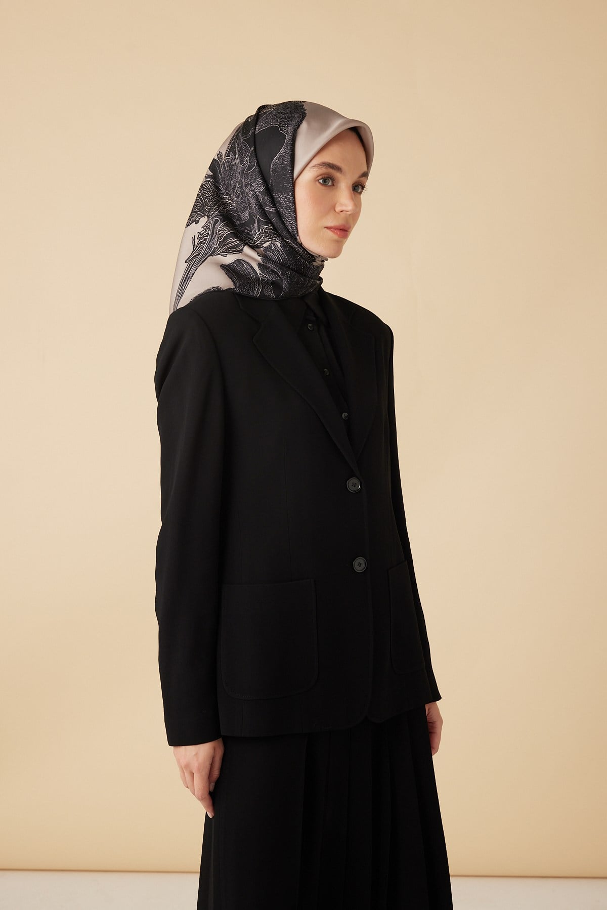 HALE TİVİL İPEK EŞARP 90*90 CM - SİYAH TAŞ