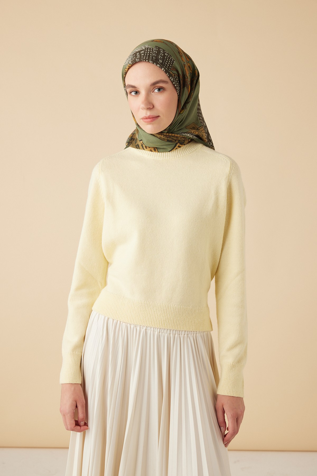 HAYAT YÜN ÜÇGEN ŞAL 140*140/2 CM - HAKİ