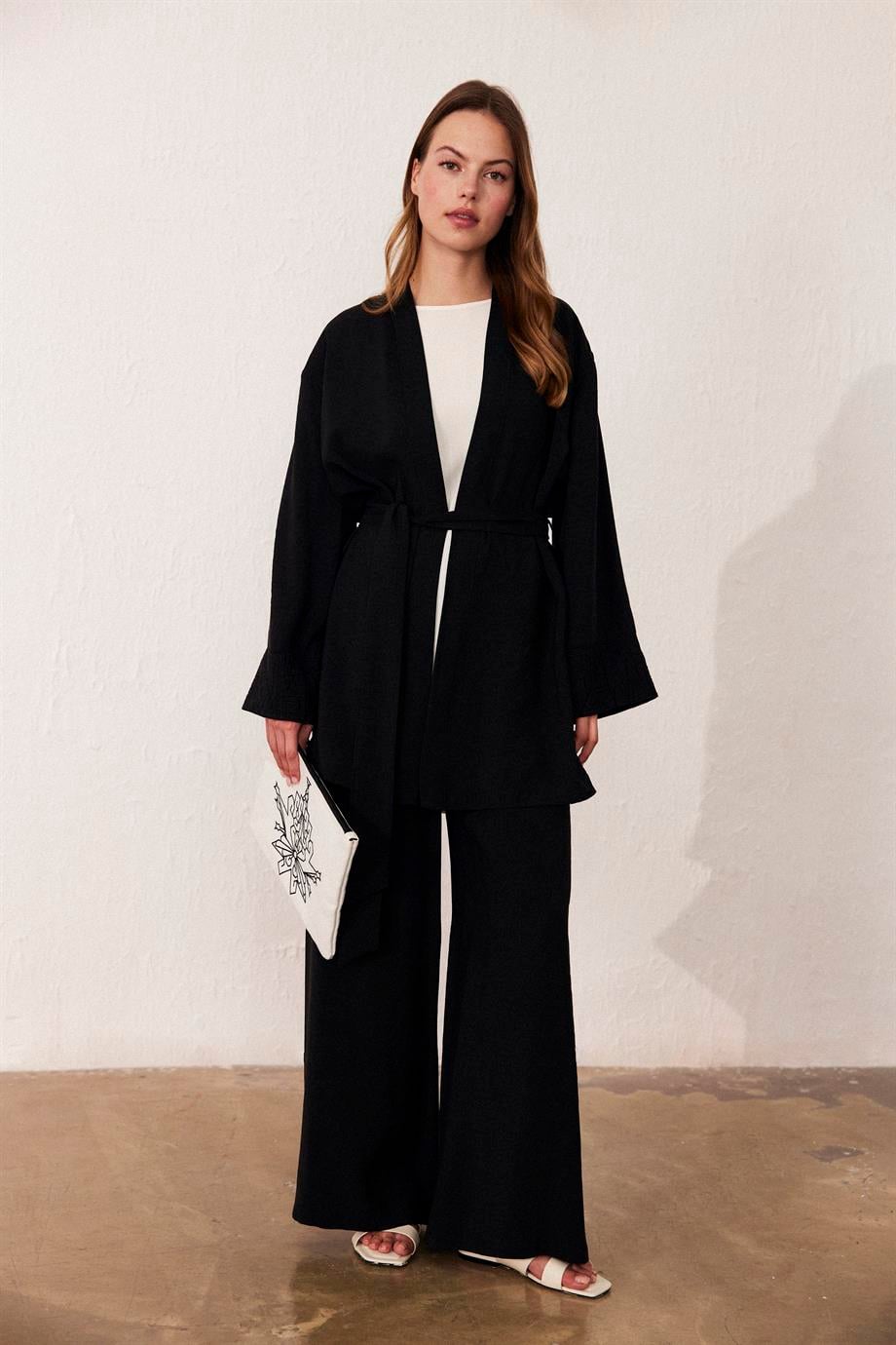 KİMO NAKIŞLI KISA KİMONO - SİYAH