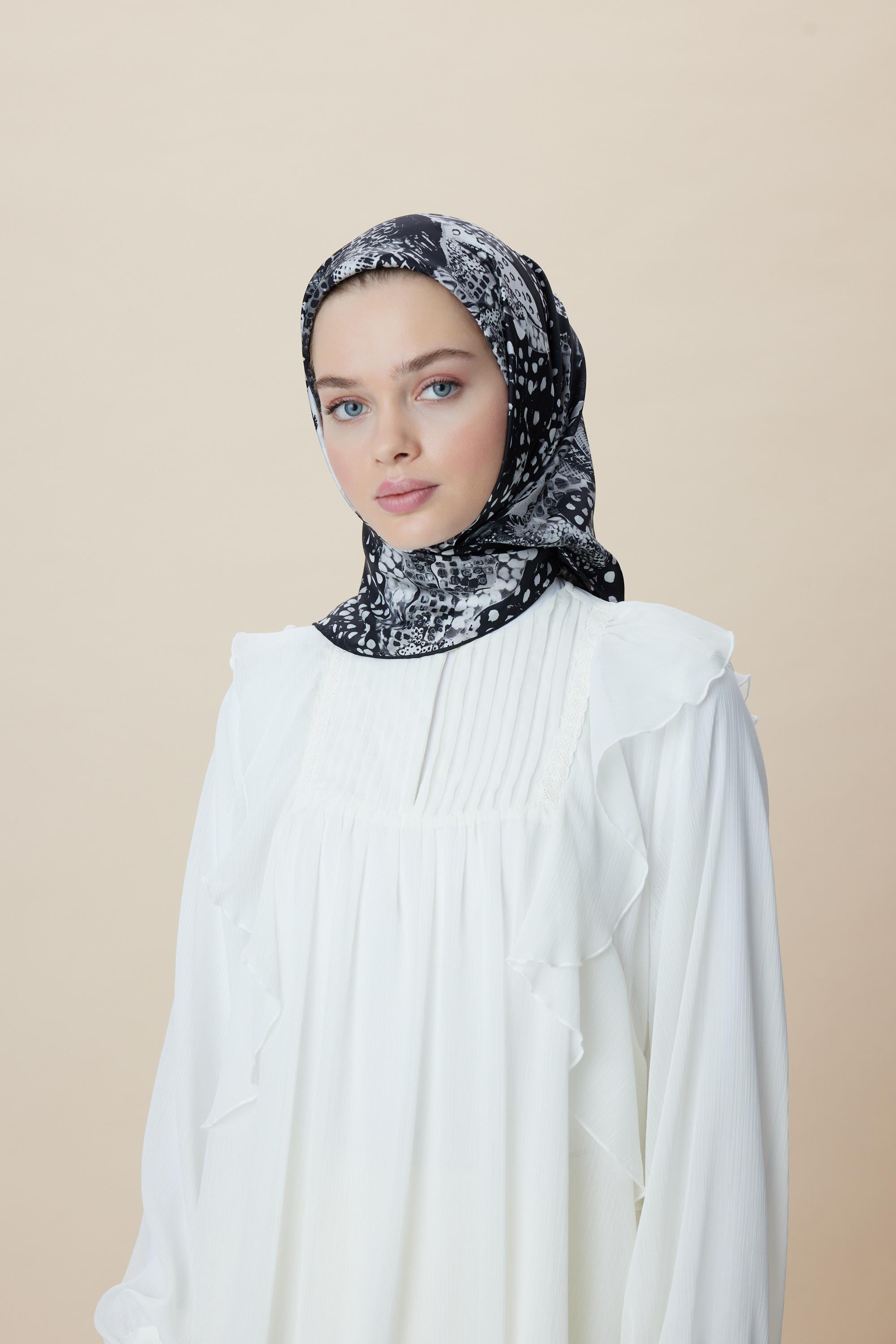 RENGİN TİVİL İPEK EŞARP 90*90 CM - SİYAH