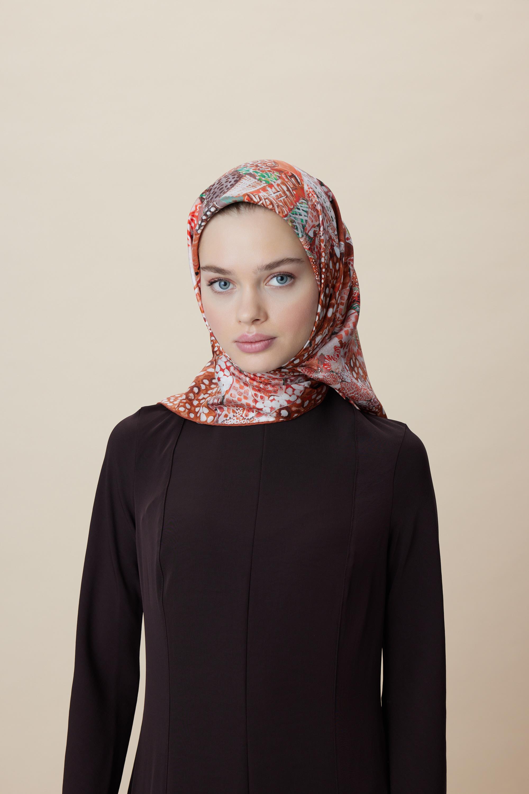 RENGİN TİVİL İPEK EŞARP 90*90 CM - TABA