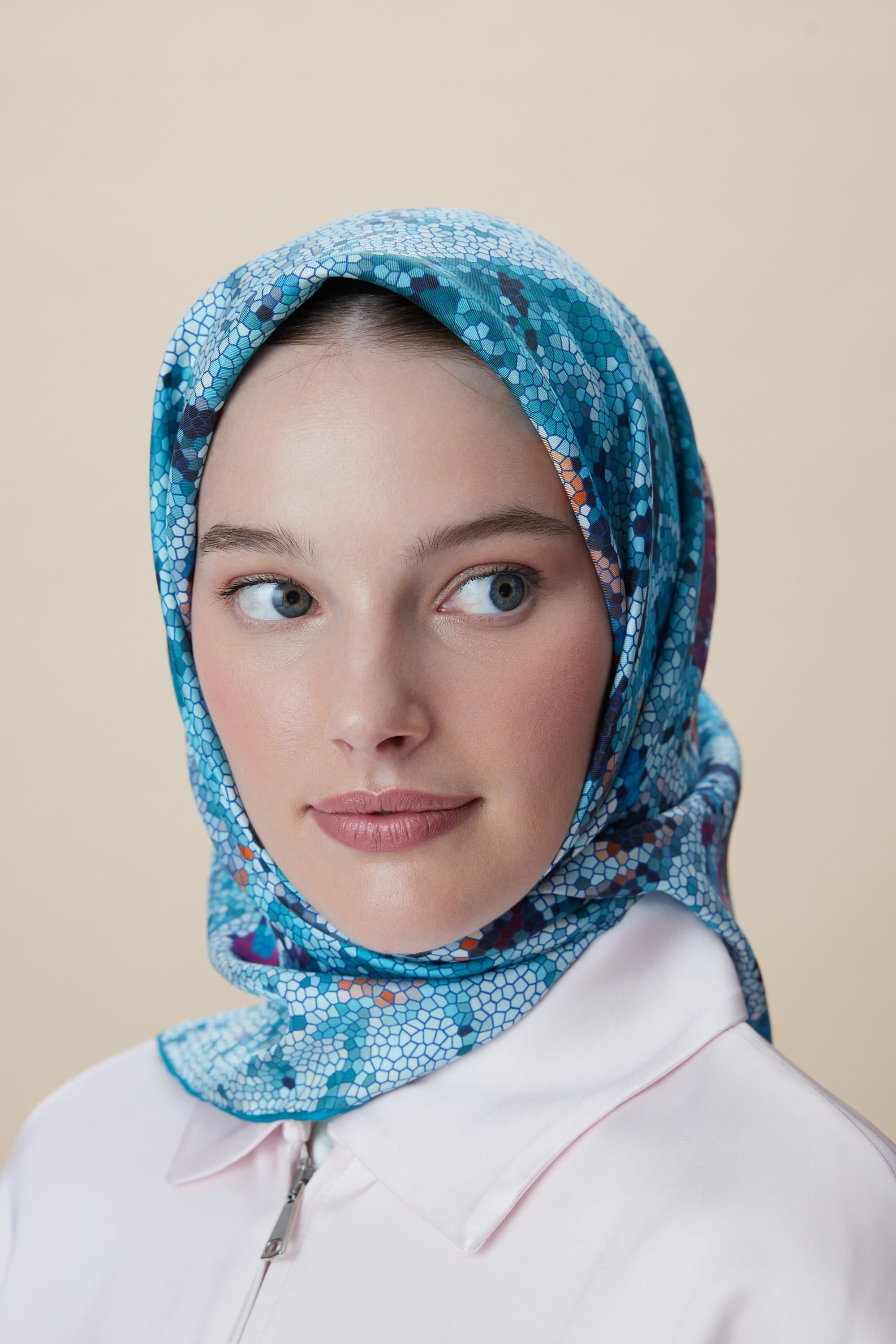 SU MASALI ÇİFT TARAFLI TİVİL İPEK EŞARP 90*90 CM - MAVİ