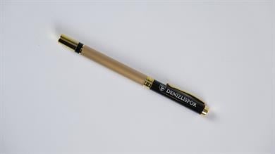 Altın renkli kalem 