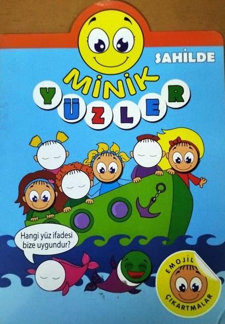 Minik Yüzler Sahilde