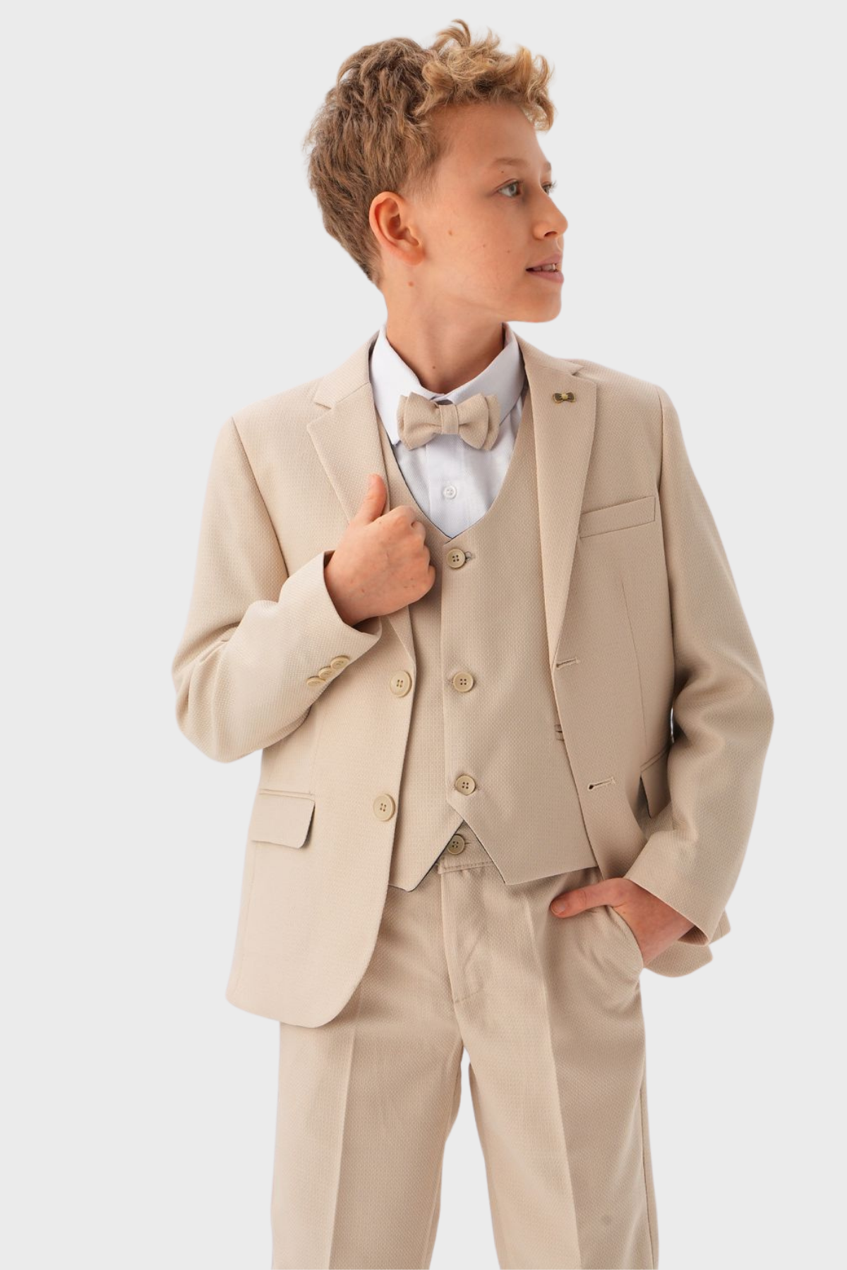 KOLLARI DÜĞMELİ TAKIM ELBİSE