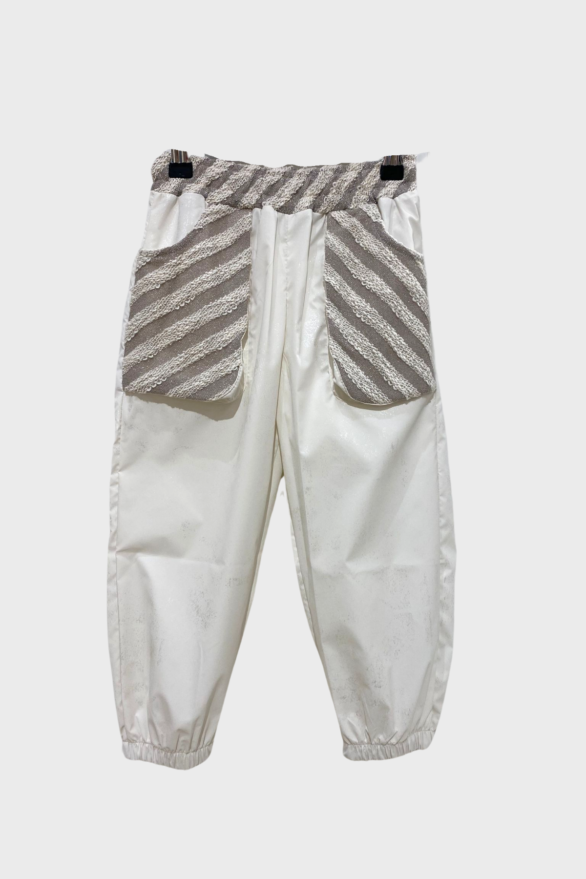 CEPLERİ İŞLEMELİ PANTALON