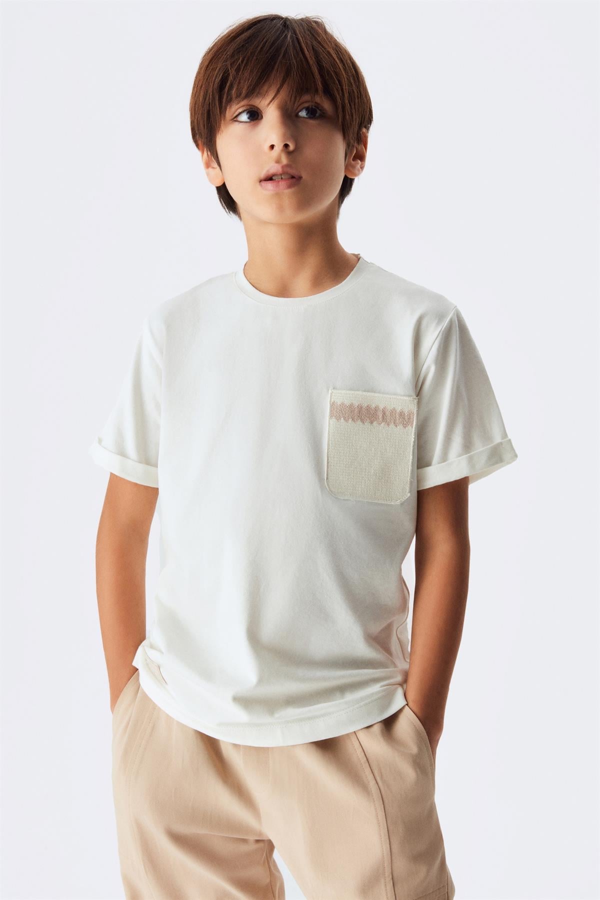 ETNİK CEPLİ T-SHIRT