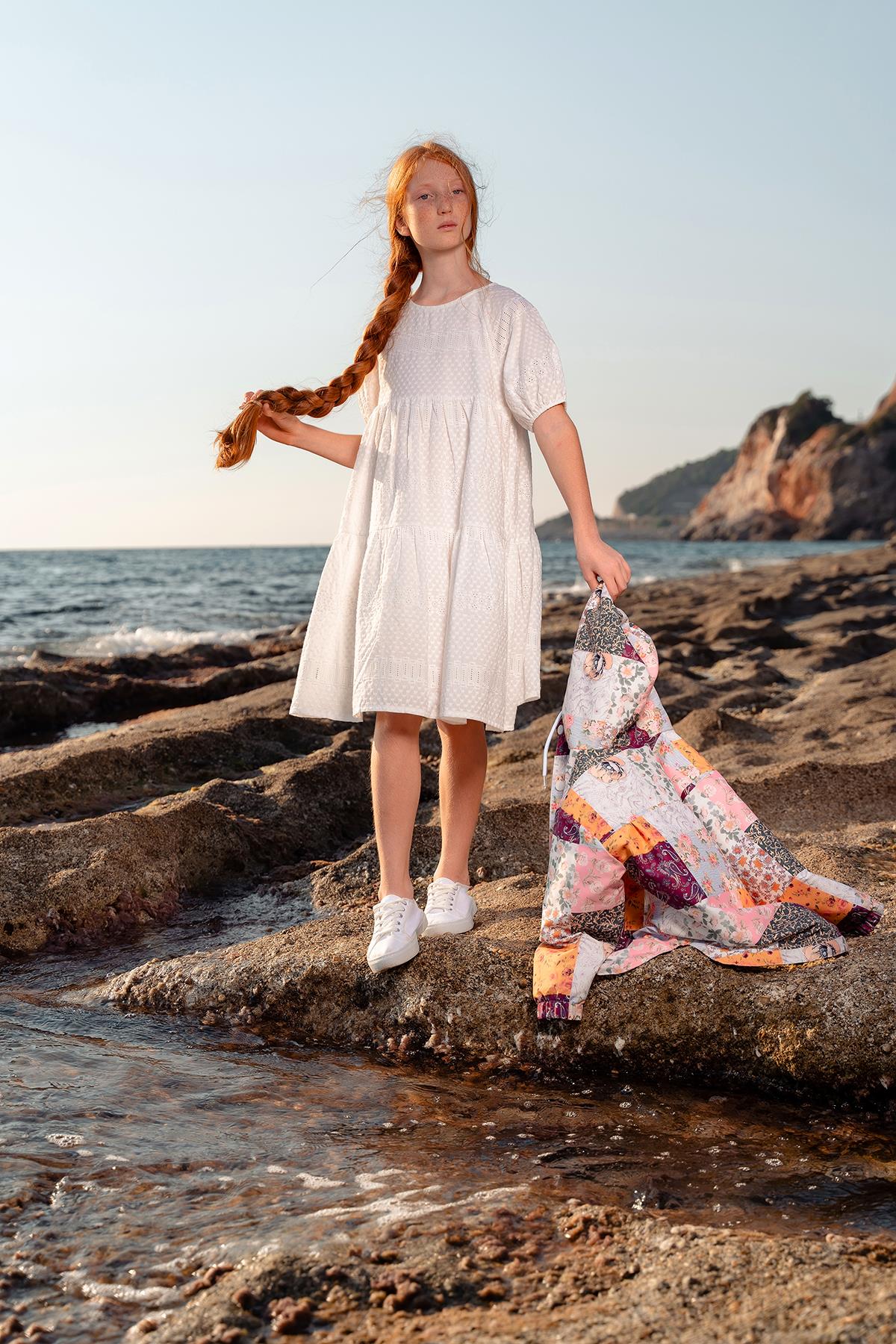 İŞLEME DETAYLI ELBİSE