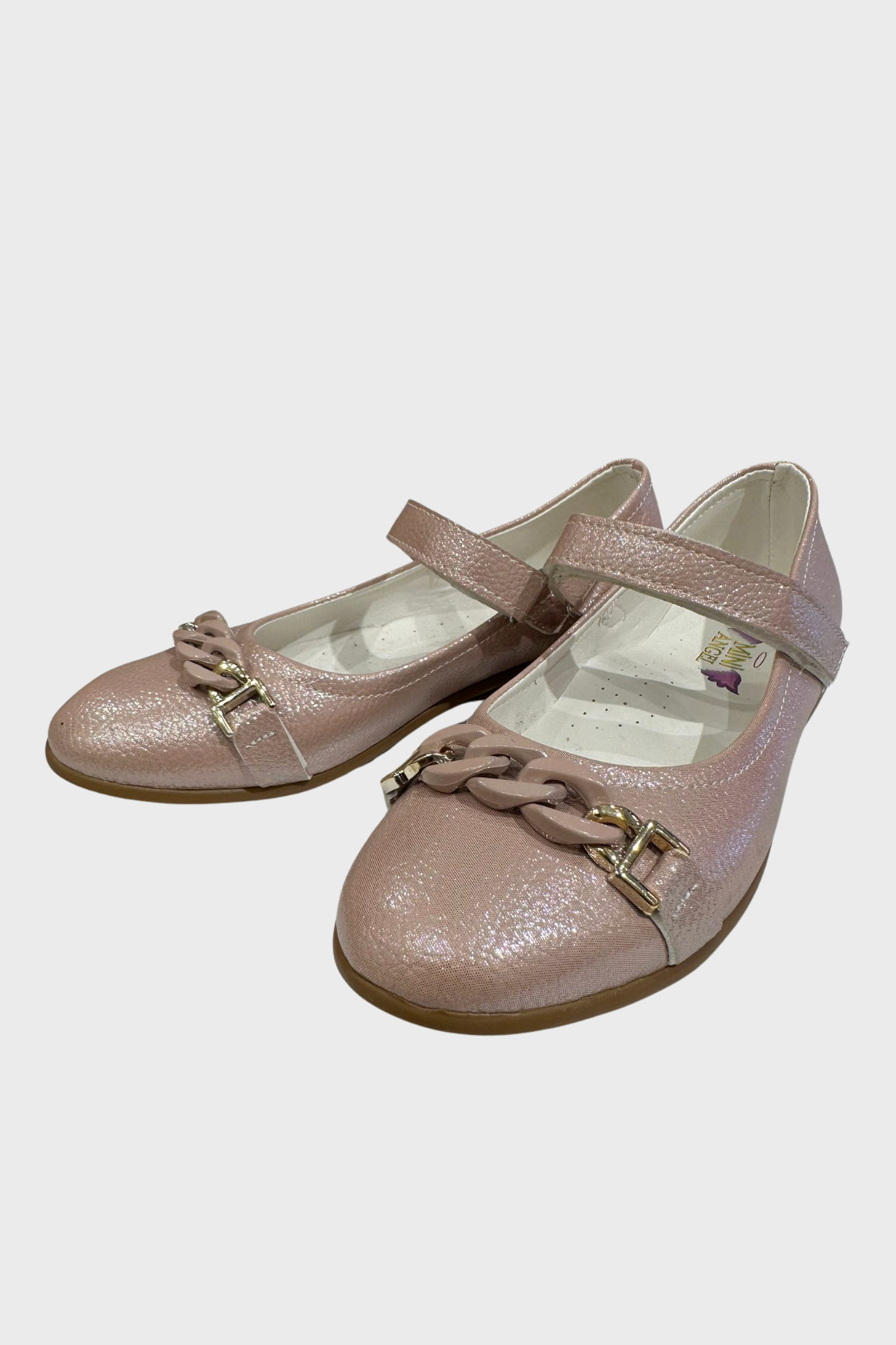 ÖNÜ ZİNCİRLİ KIZ BABET