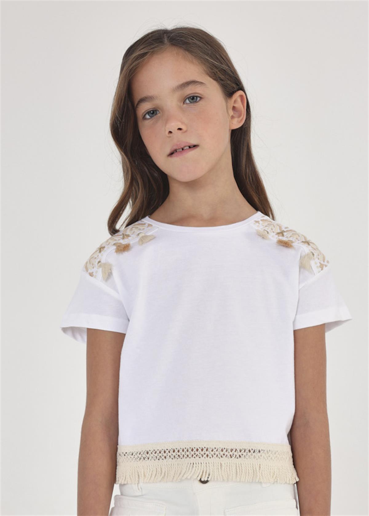 PÜSKÜLLÜ NAKIŞ İŞLEMELİ TİSORT