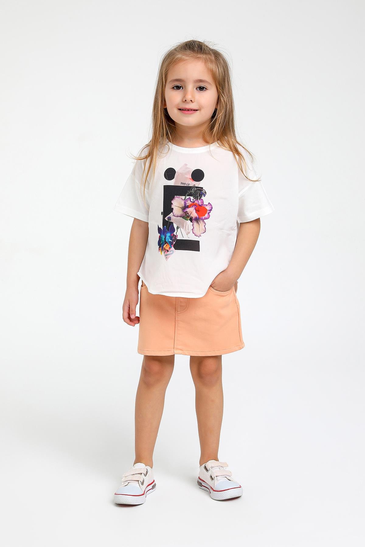 RENKLİ ÇİCEK DESENLİ T-SHIRT