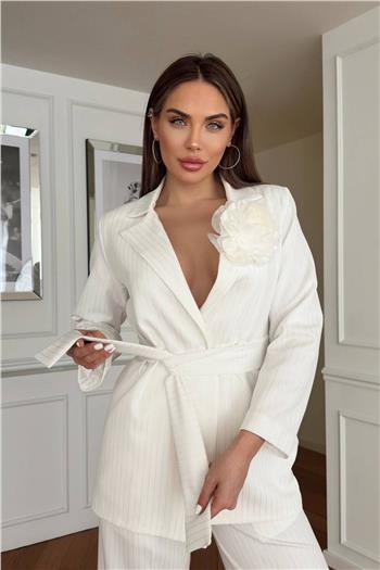 Çizgili Gül Detaylı Bel Kuşaklı Beyaz Takım