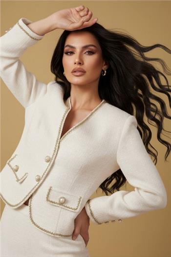 İnci Düğmeli Şeritli Beyaz Ceket Midi Boy Etek Takım