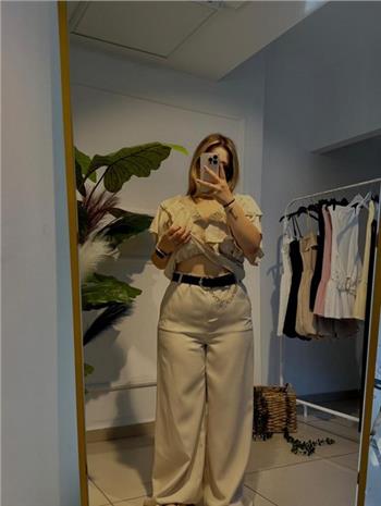 Kemerli Zincir Detaylı Krem Pantolon