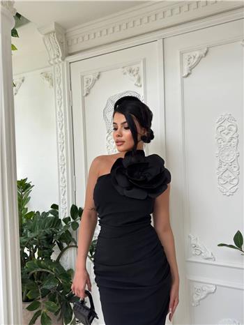 Tek Omuz Gül Detaylı Siyah Elbise