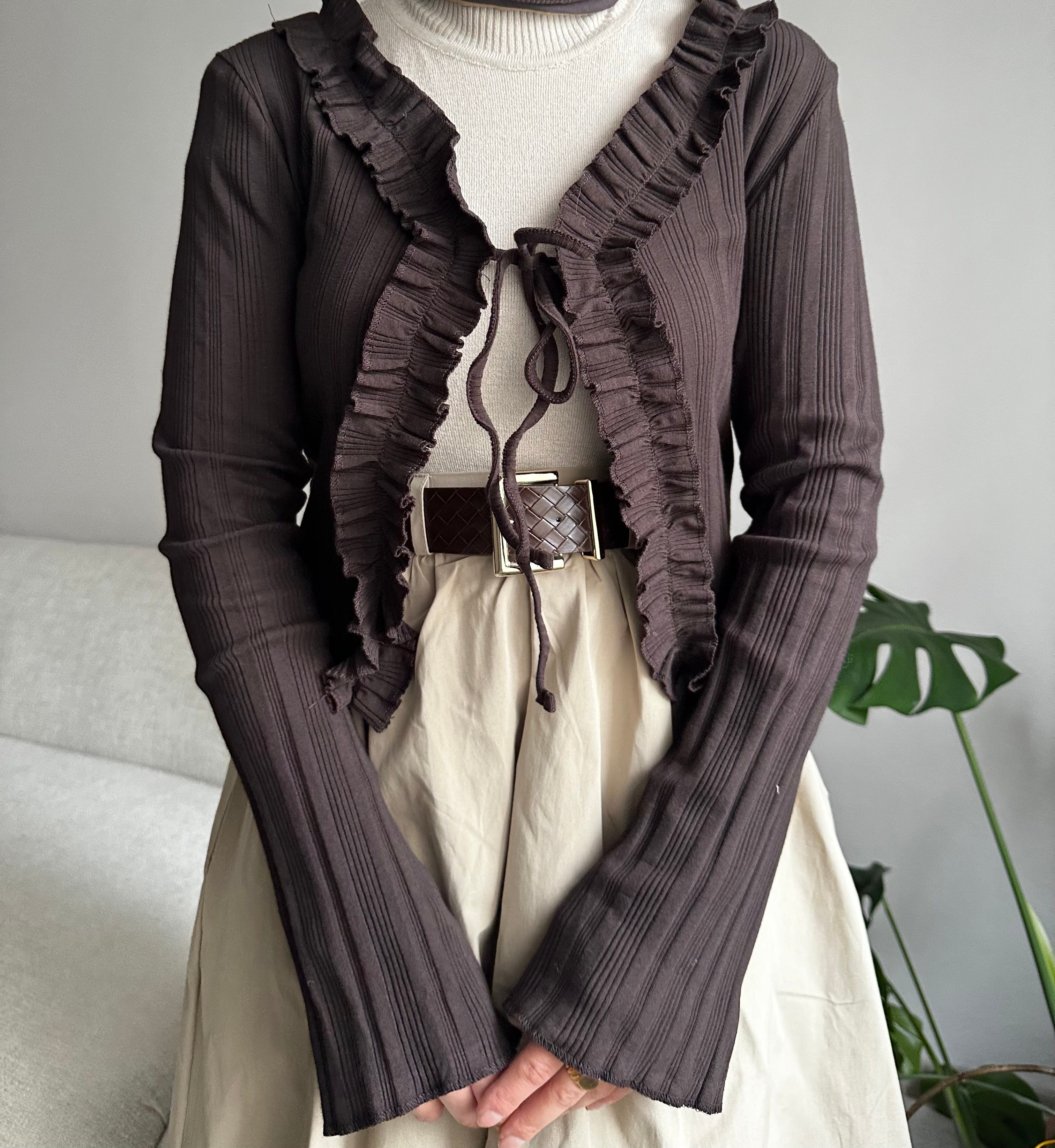 Acı Kahve Fırfırlı Hırka