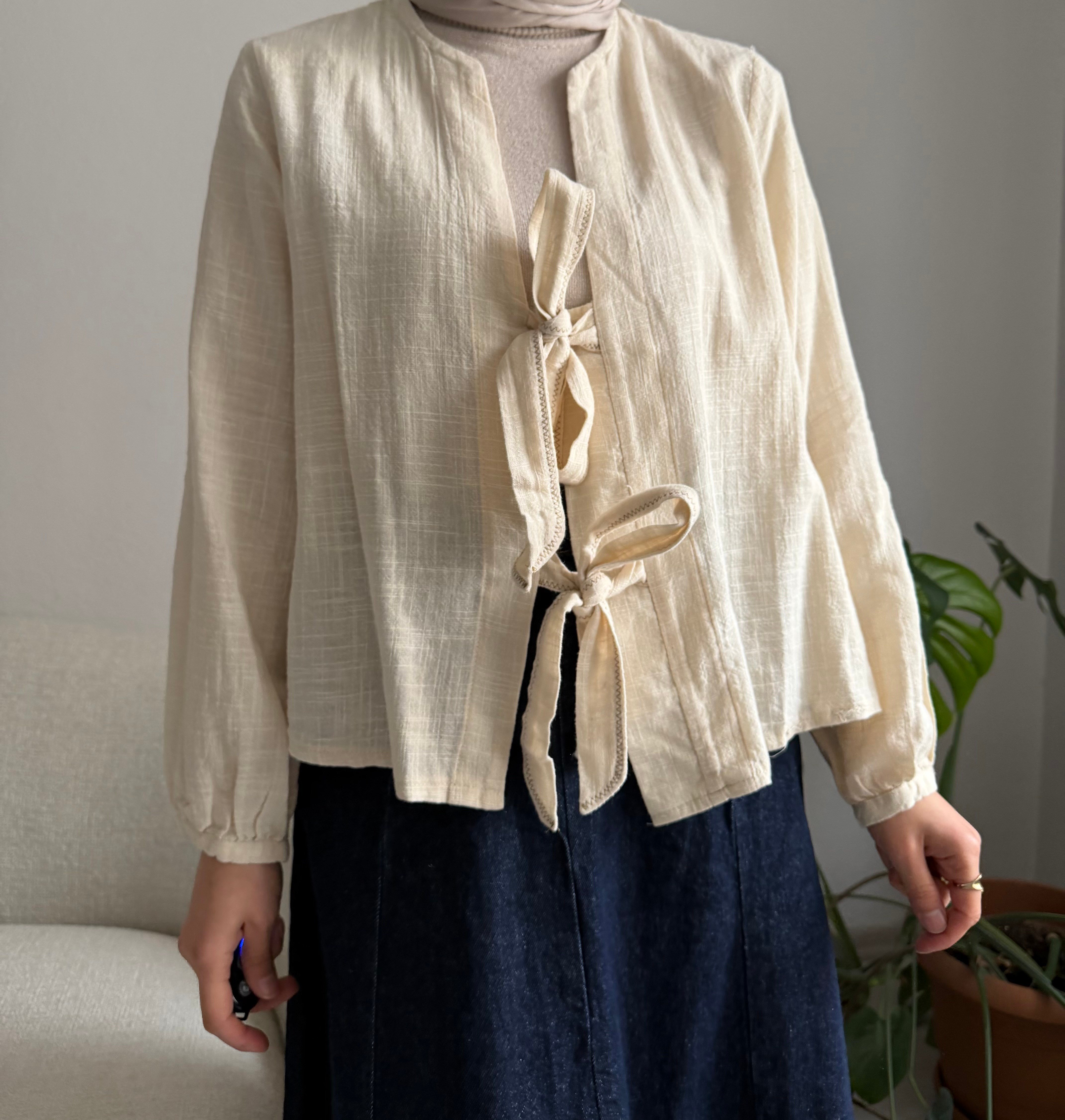 Bej Bağcıklı Keten Gömlek