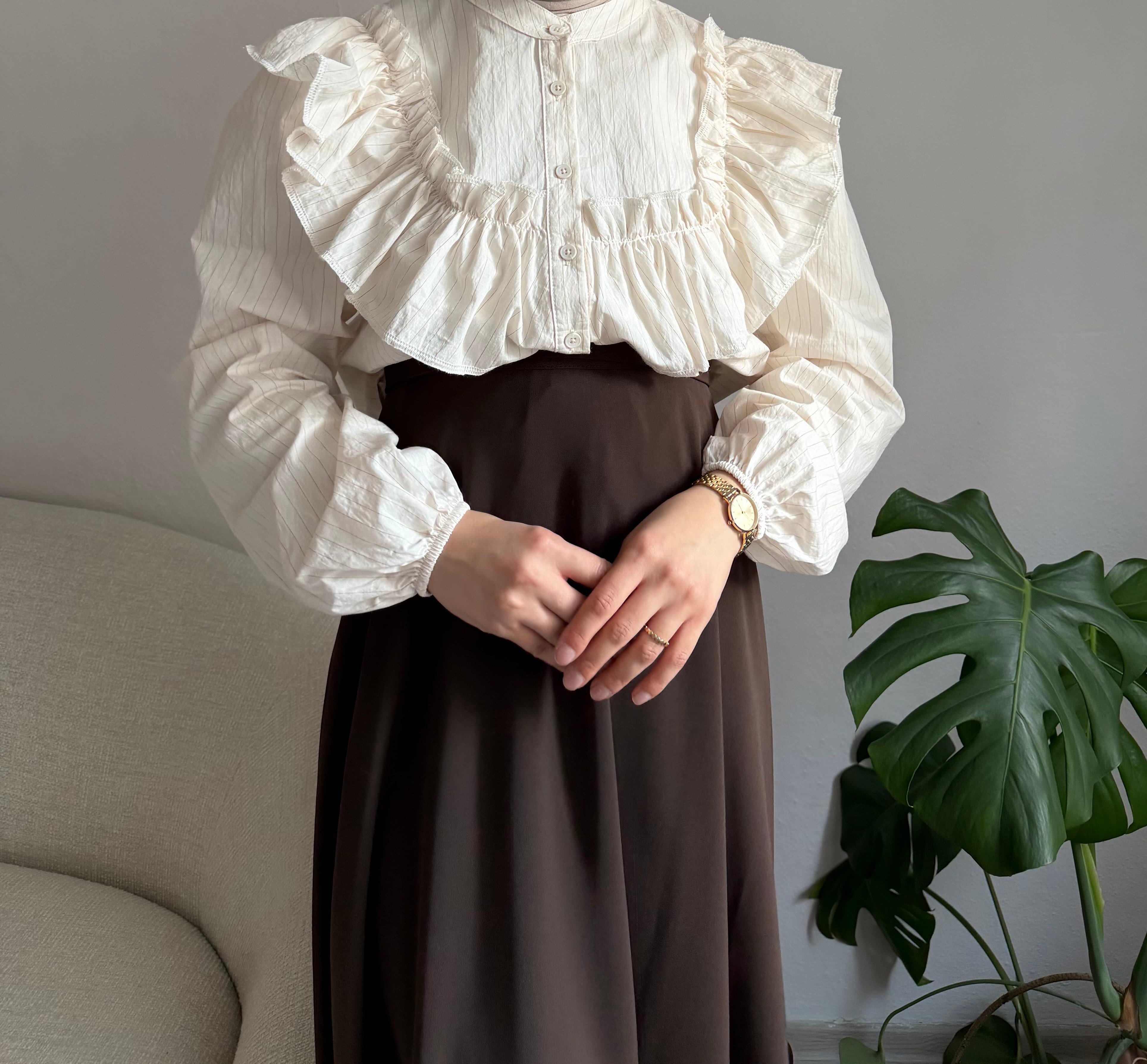 Ekru Fırfır Detaylı Gömlek 