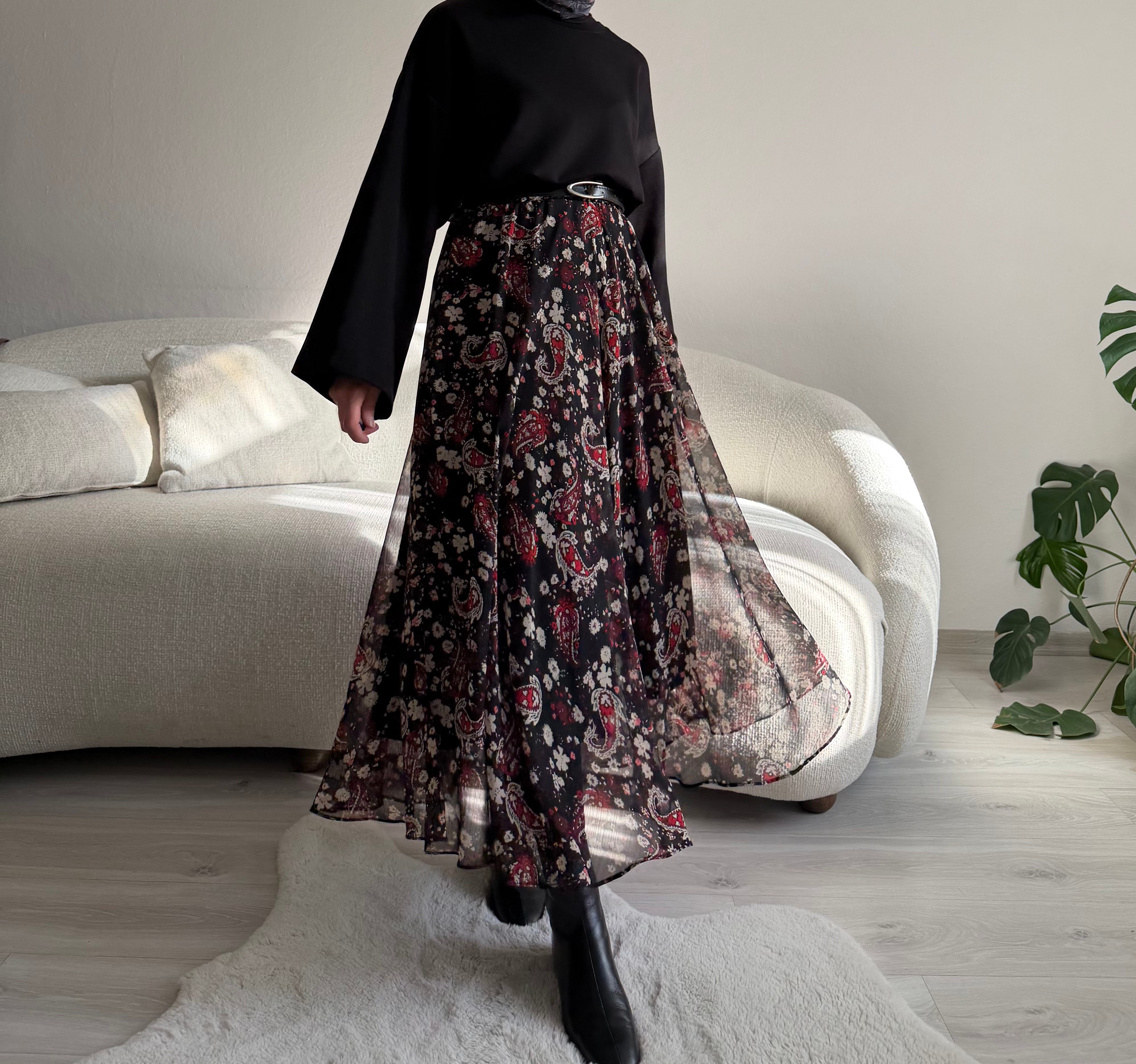 Siyah Çiçek Desenli Şifon Etek