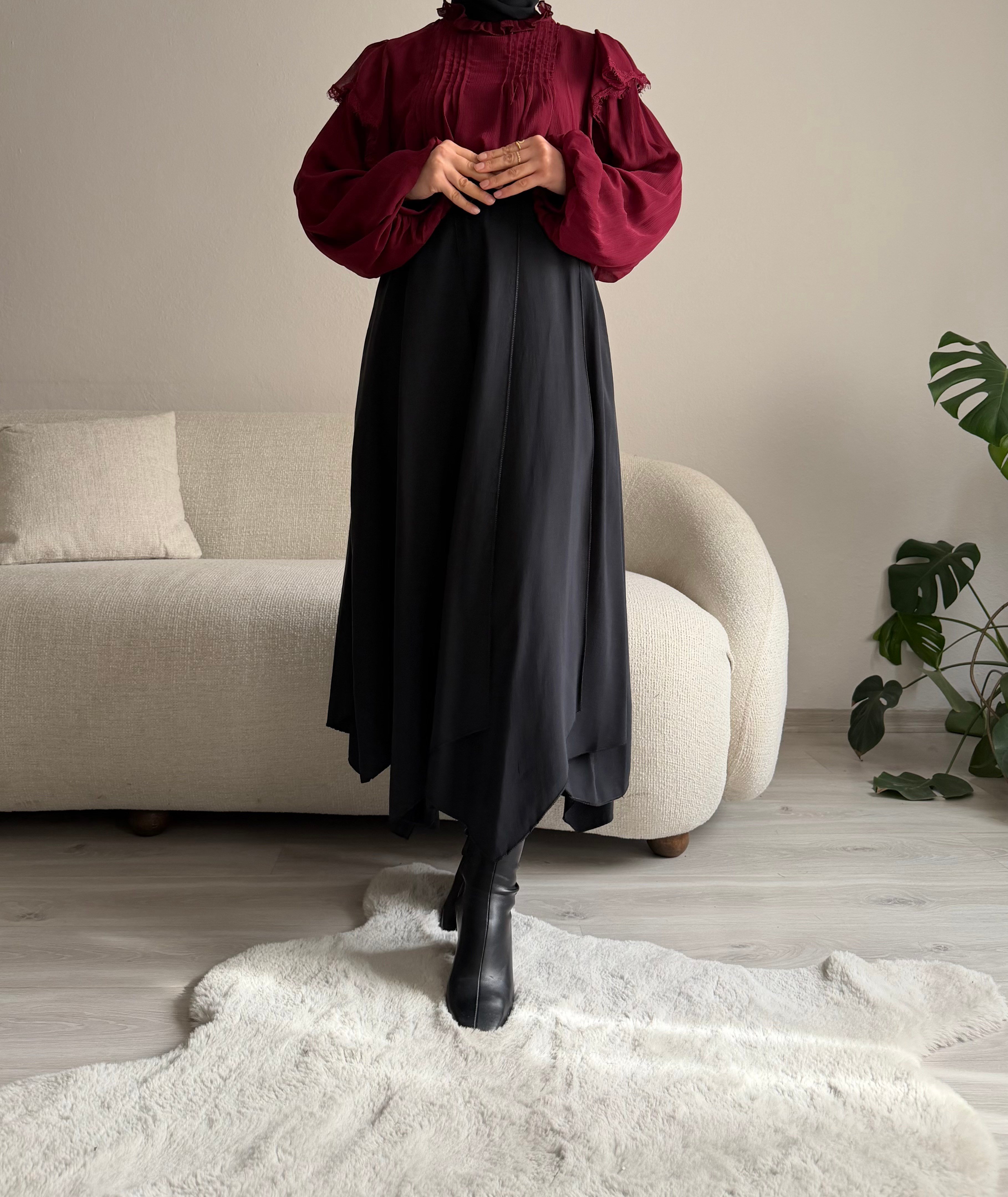 Siyah Çok Parçalı Etek