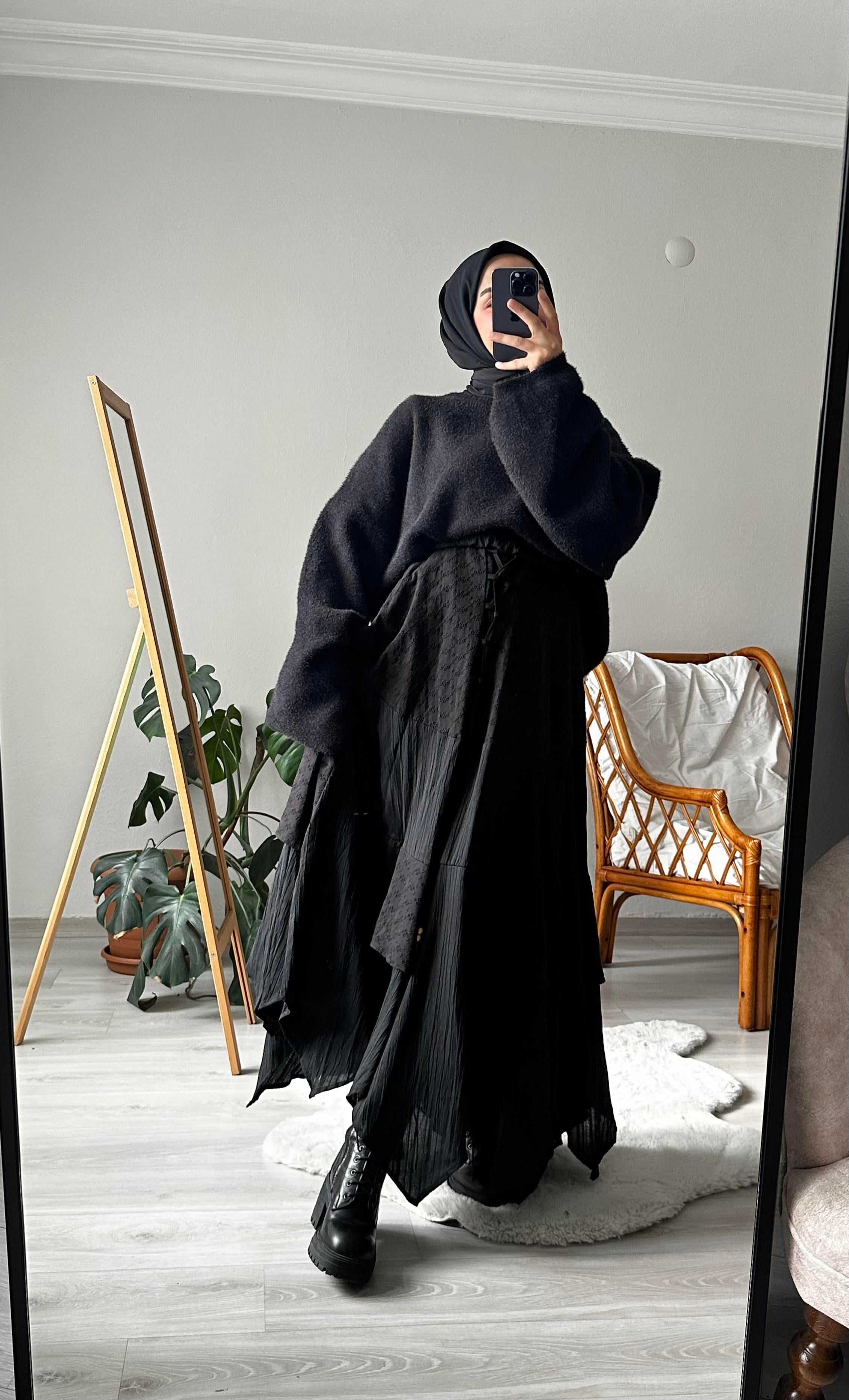 Siyah Fisto Tasarım Etek