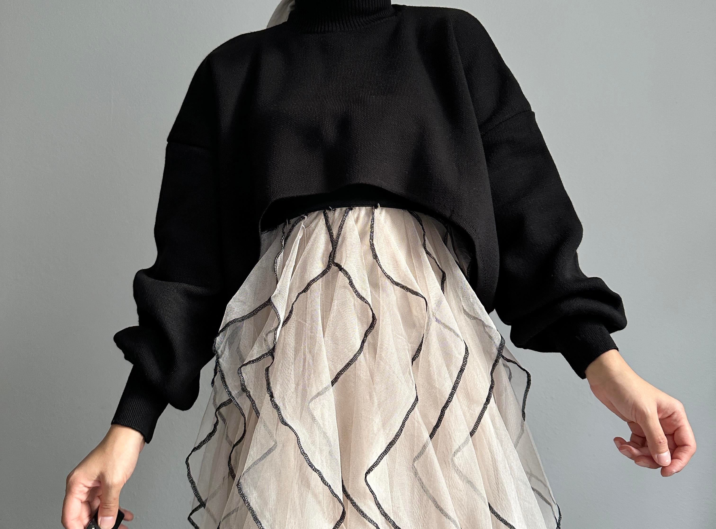 Siyah Oval Crop Kazak