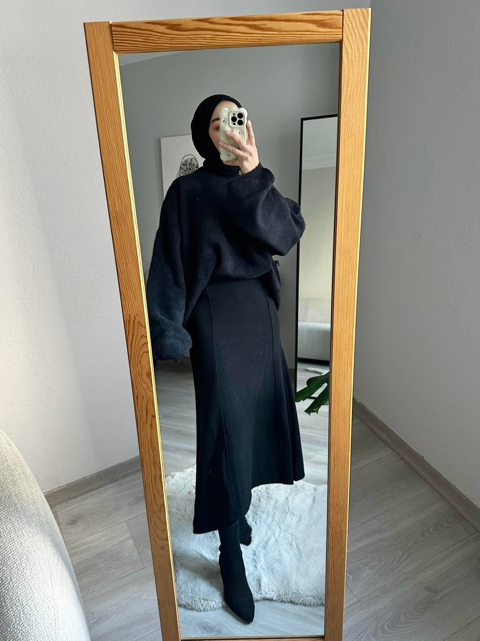 Siyah Triko Verev Etek