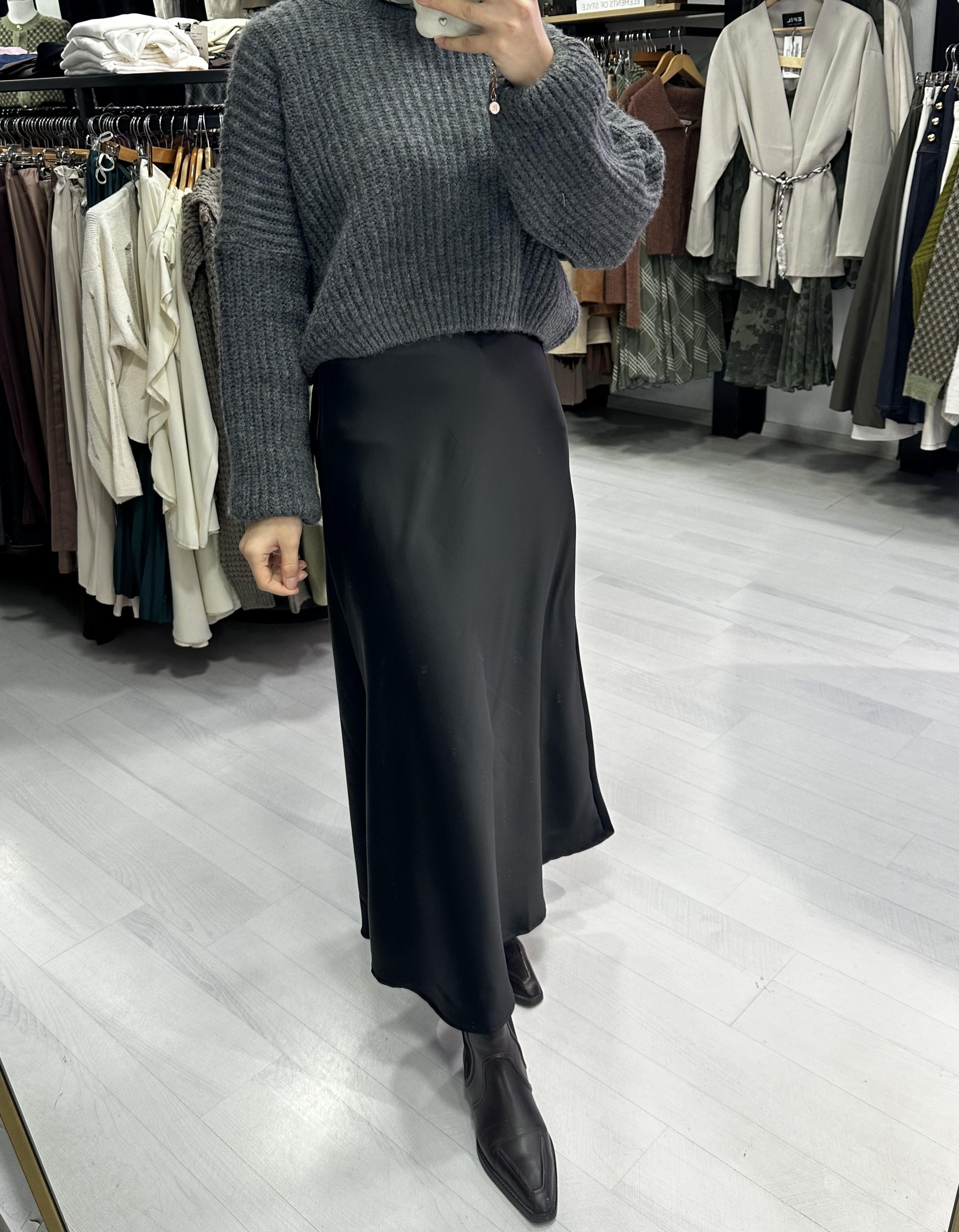 Siyah Uzun Saten Etek