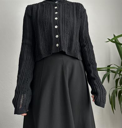 Siyah Düğmeli Crop Hırka