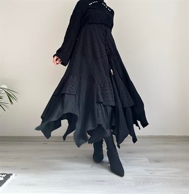 Siyah Gotik Tasarım Etek