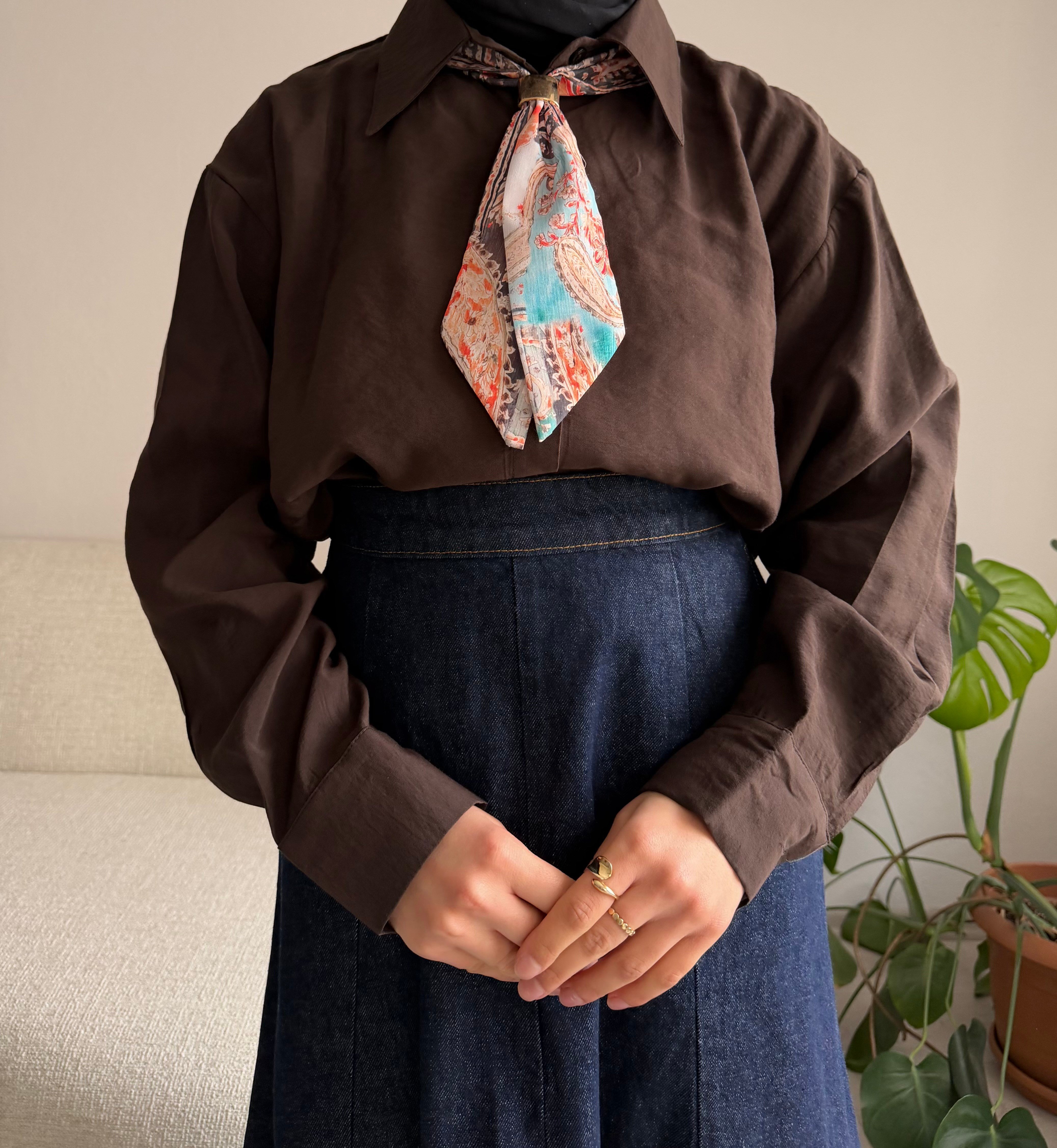 Acı Kahve Fularlı Gömlek