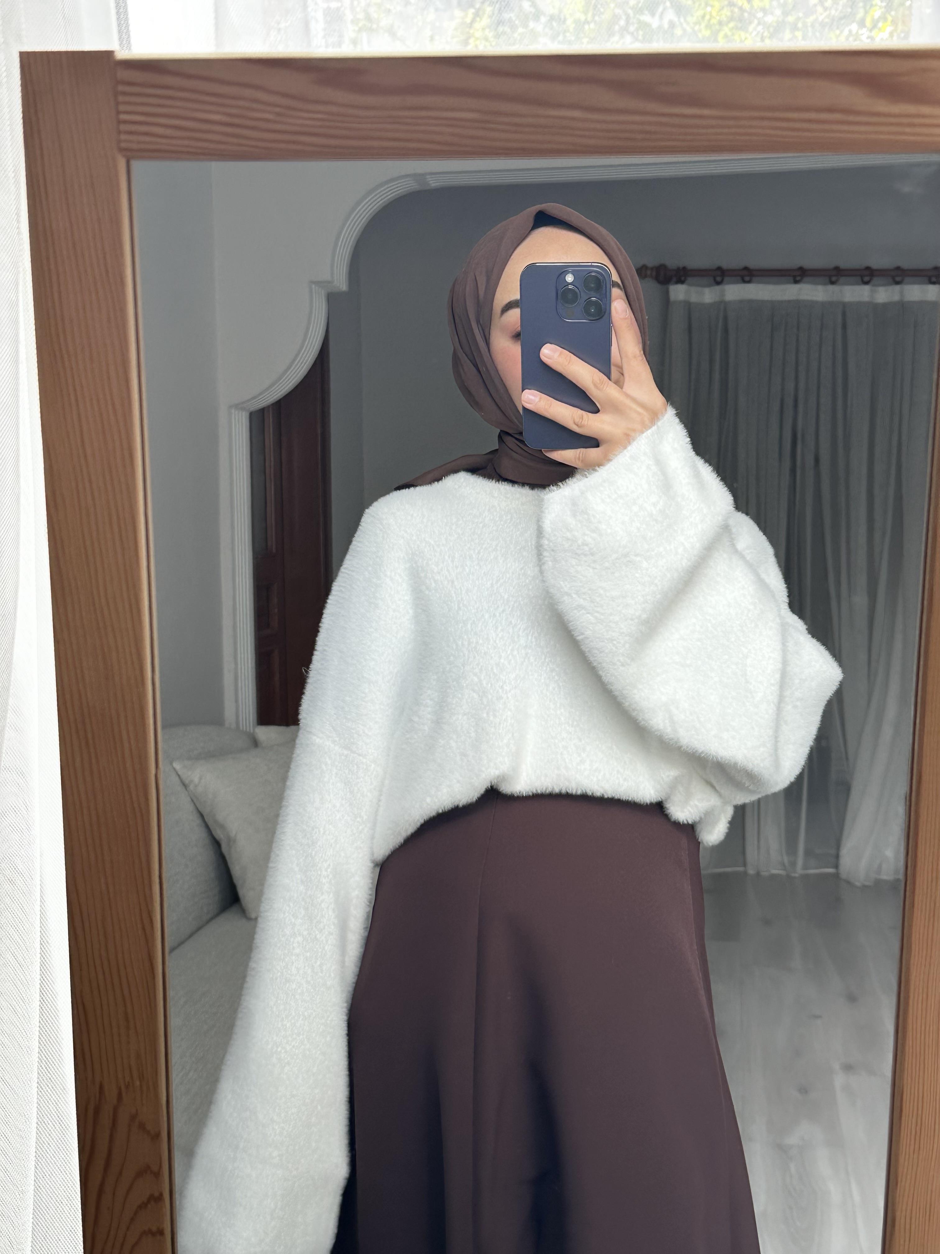 Beyaz Peluş Oversize Kazak