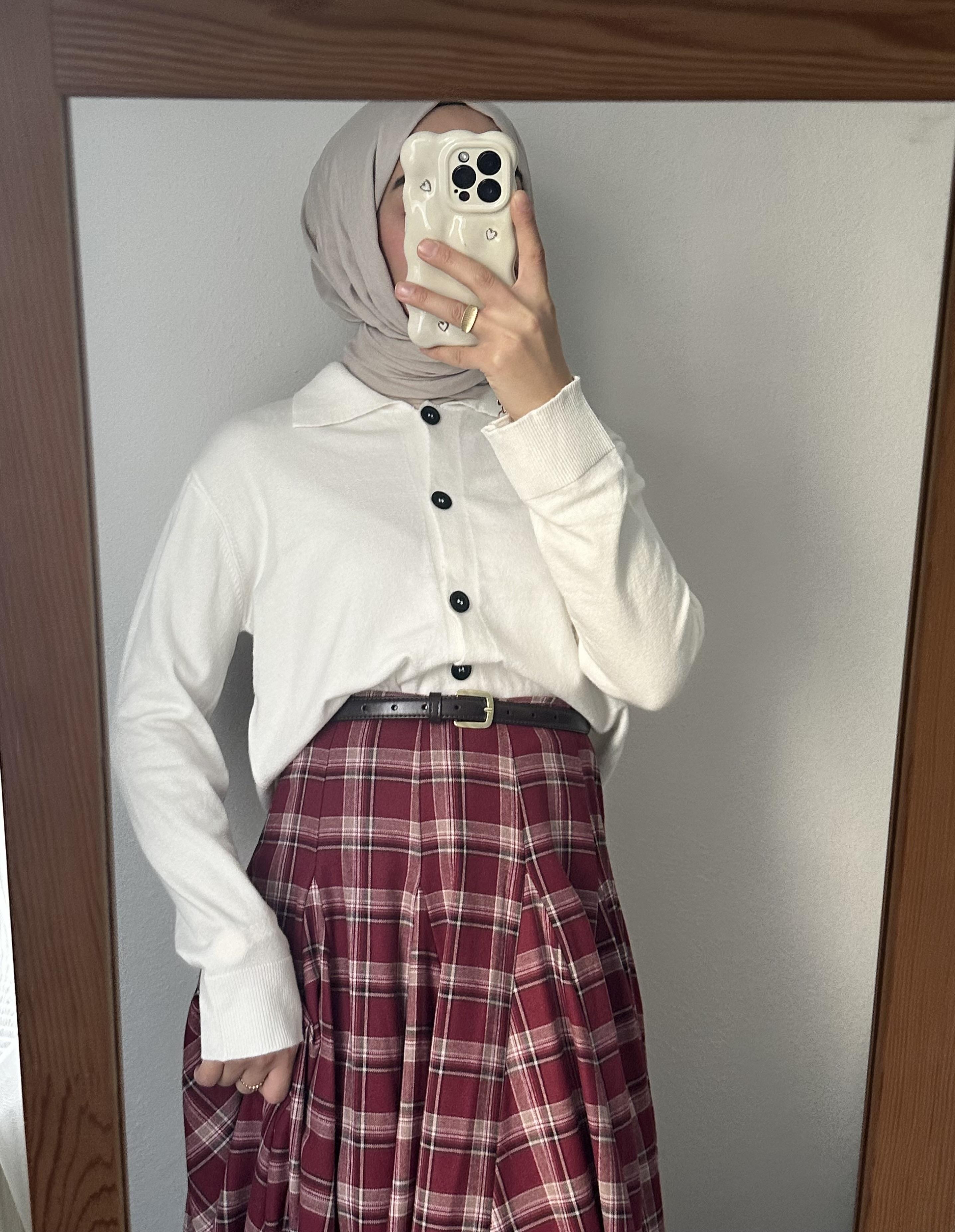 Beyaz Yakalı Triko Hırka