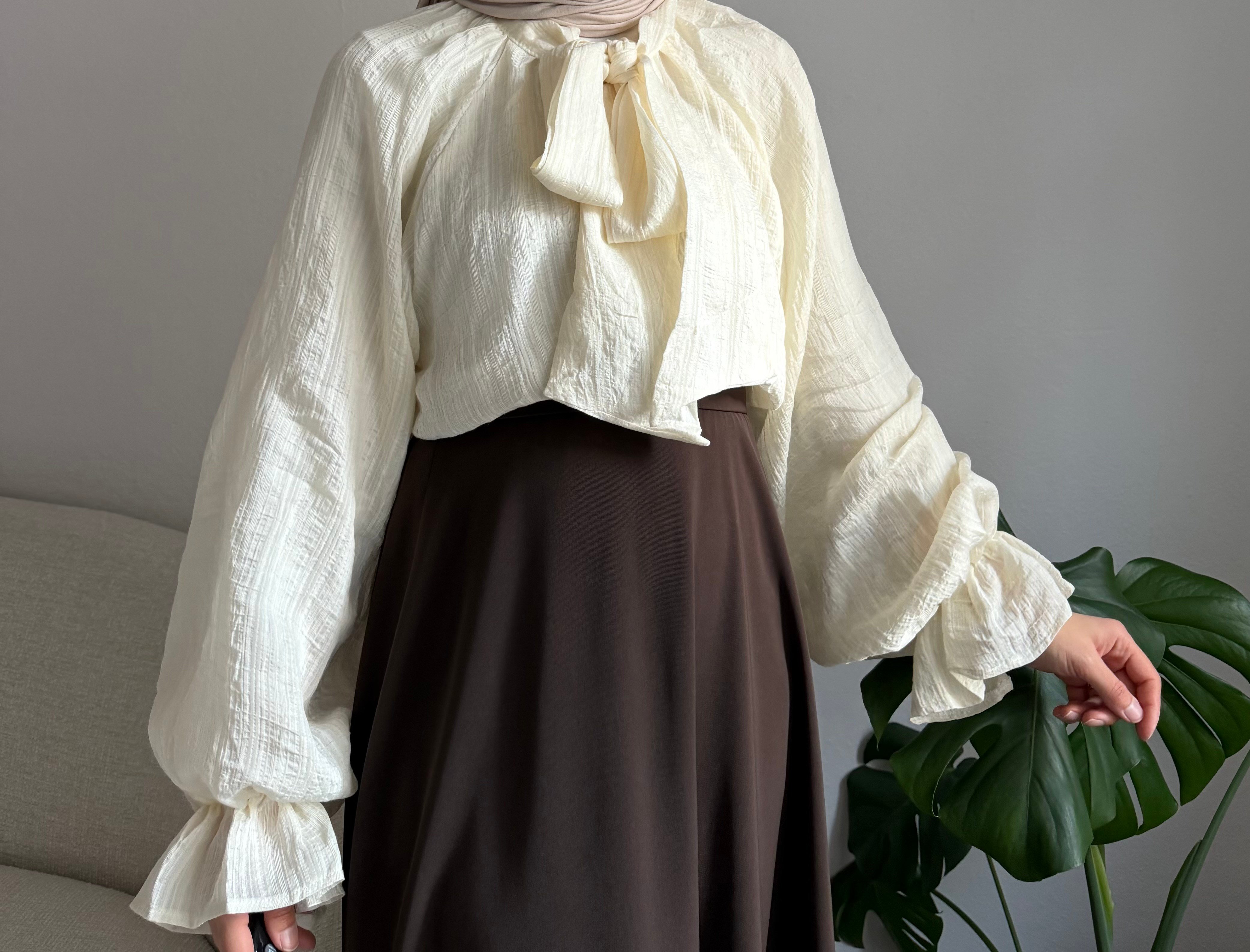 Ekru Kendinden Çizgili Fiyonklu -Gömlek