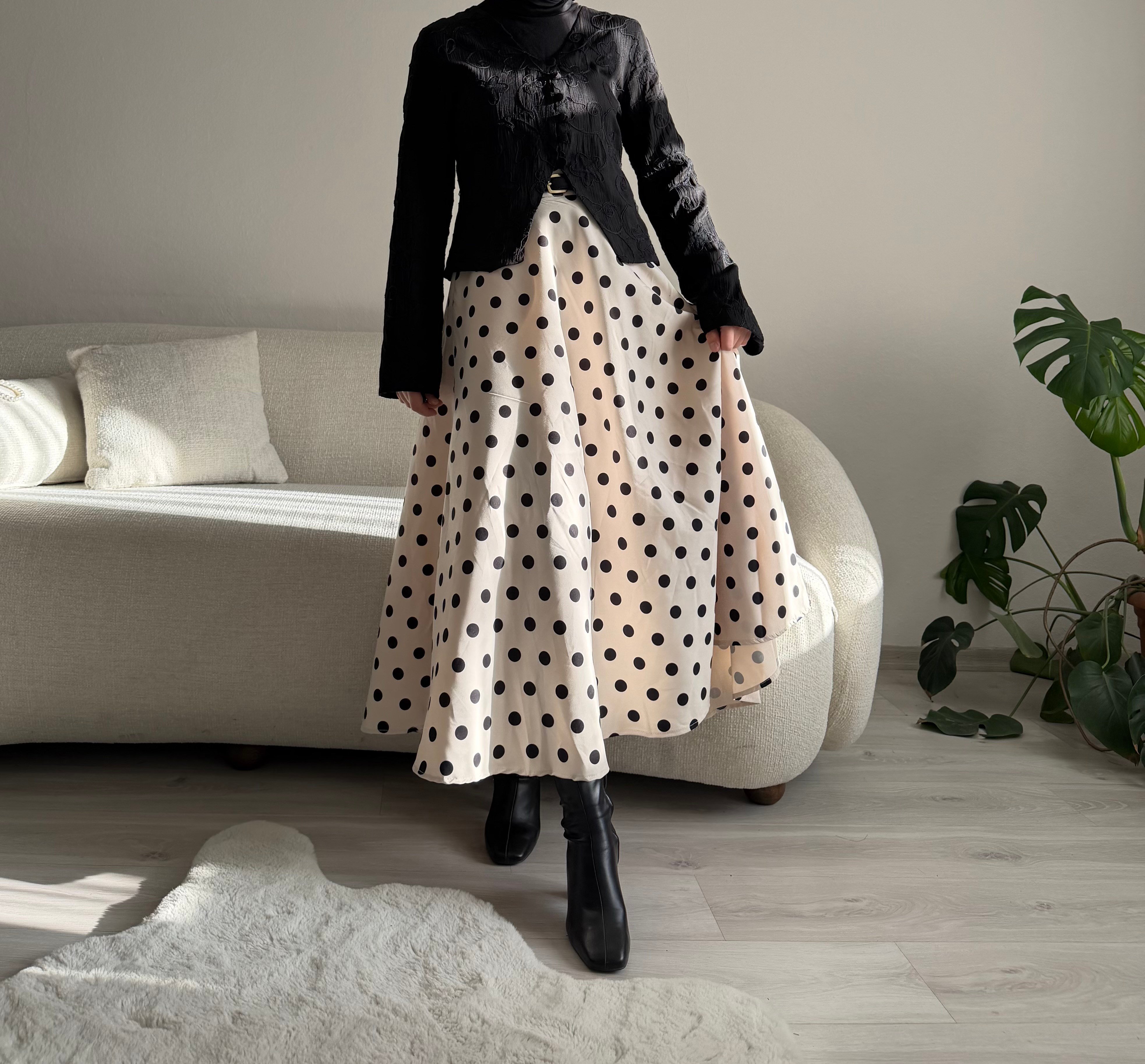 Ekru Siyah Puantiyeli Kloş Etek