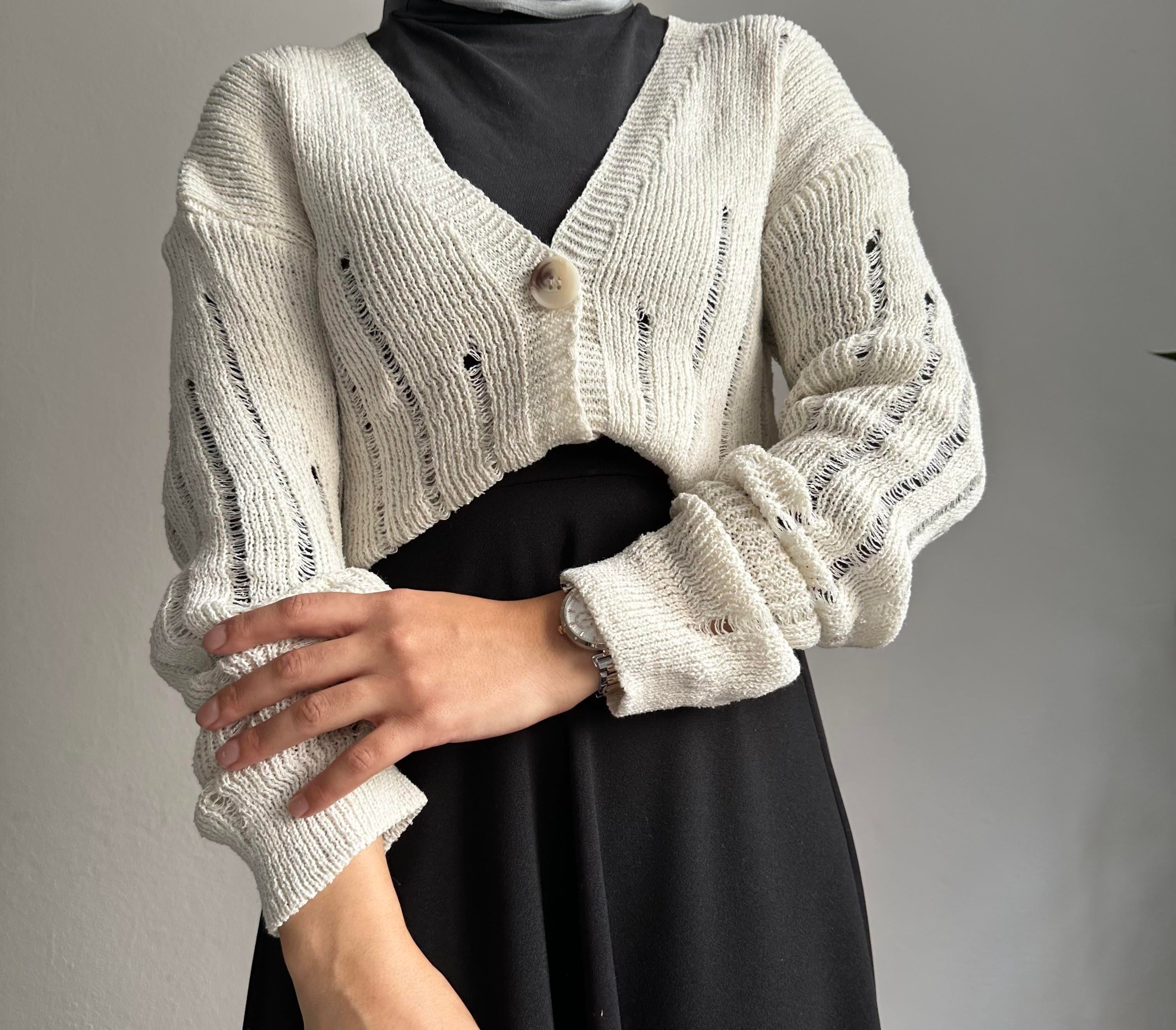 Ekru V Yaka Düğmeli Hırka