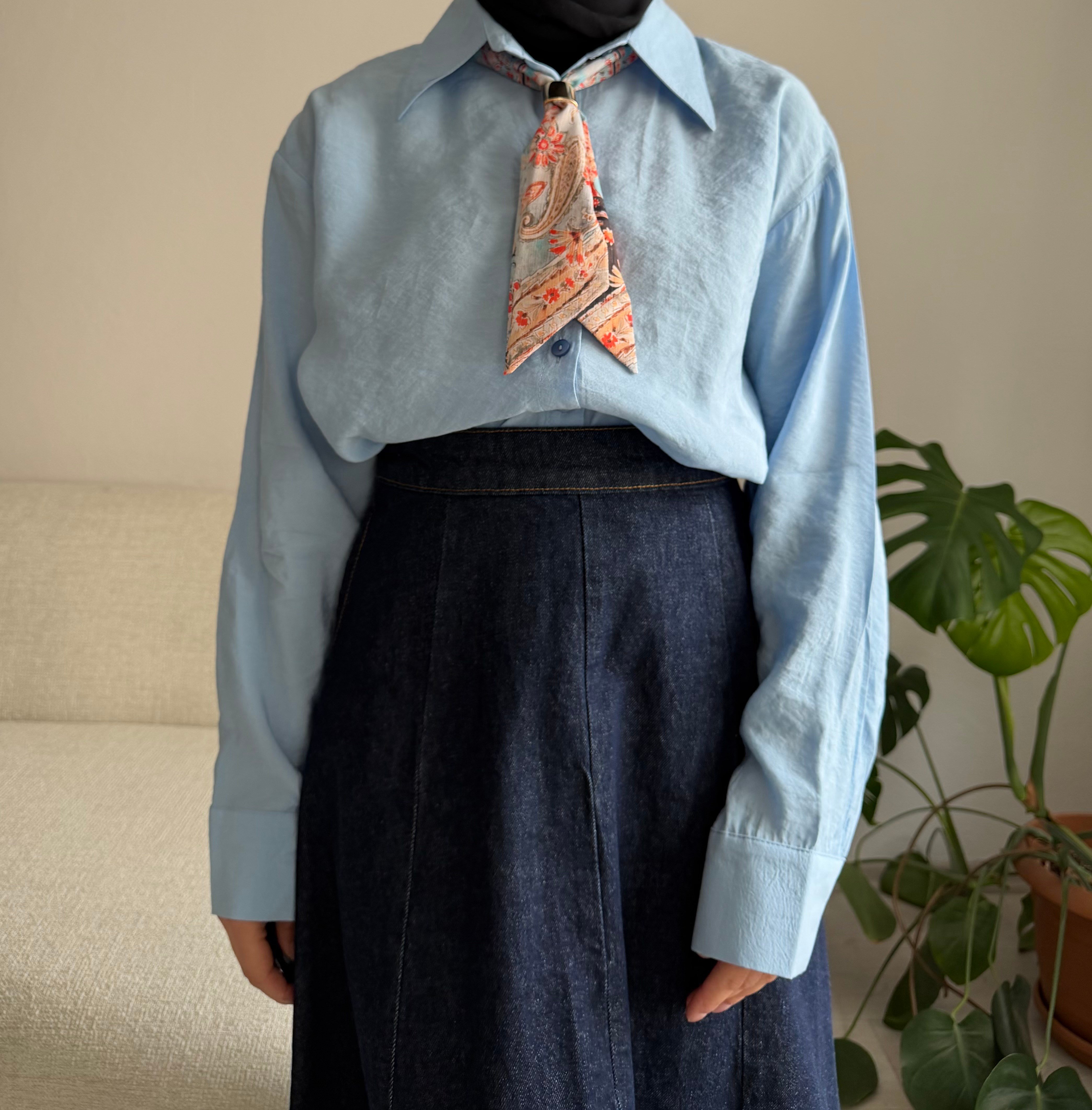 Mavi Fularlı Gömlek