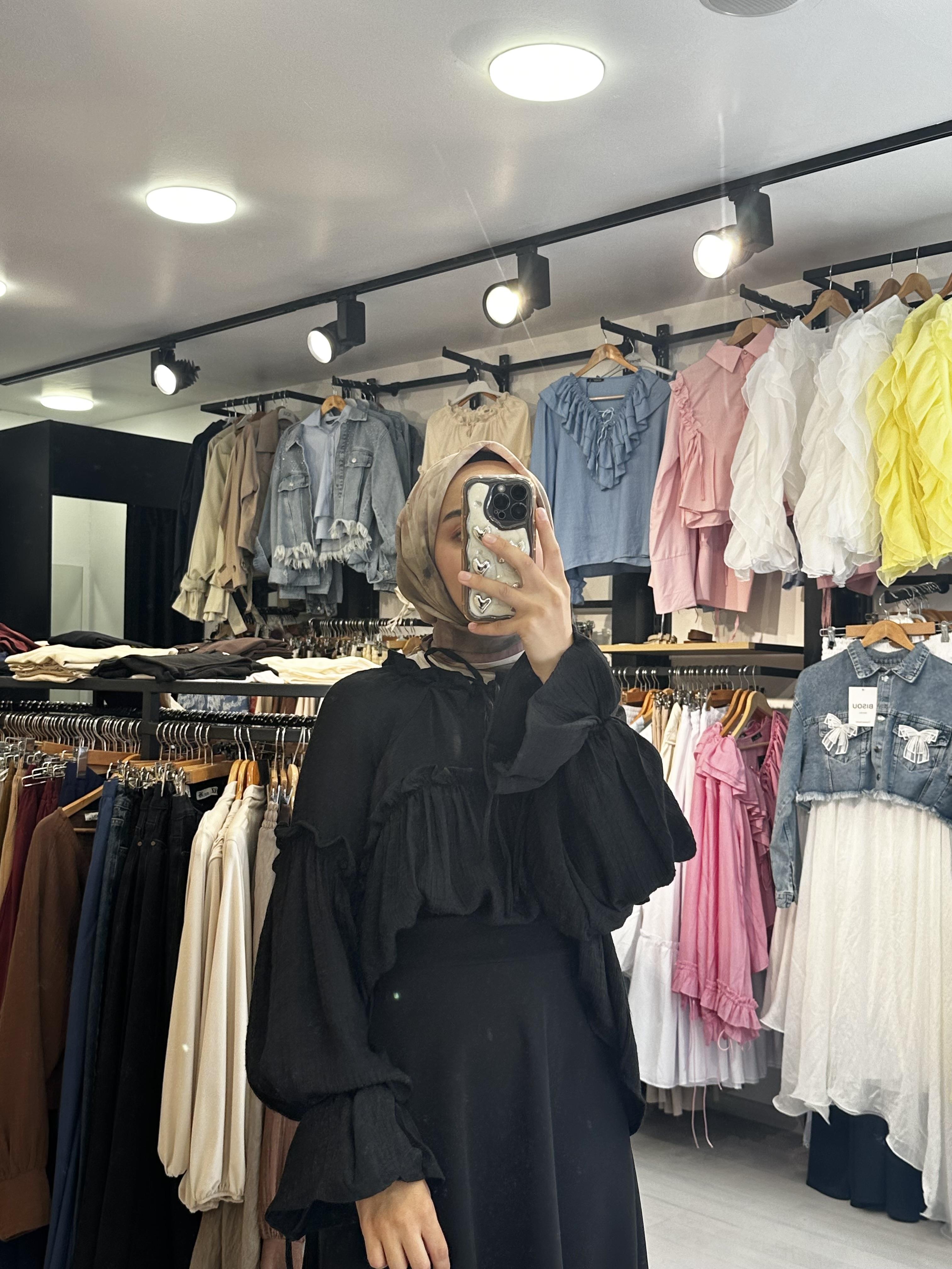 Siyah Büzgülü Balon Kol Bluz