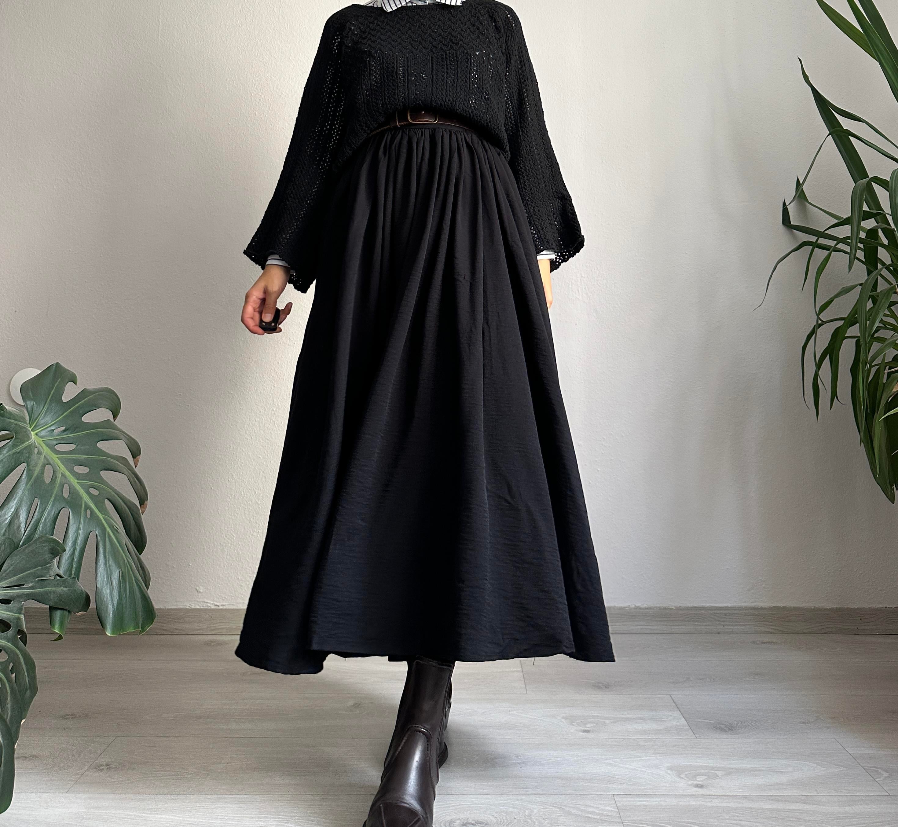 Siyah Büzgülü Krep Kloş Etek