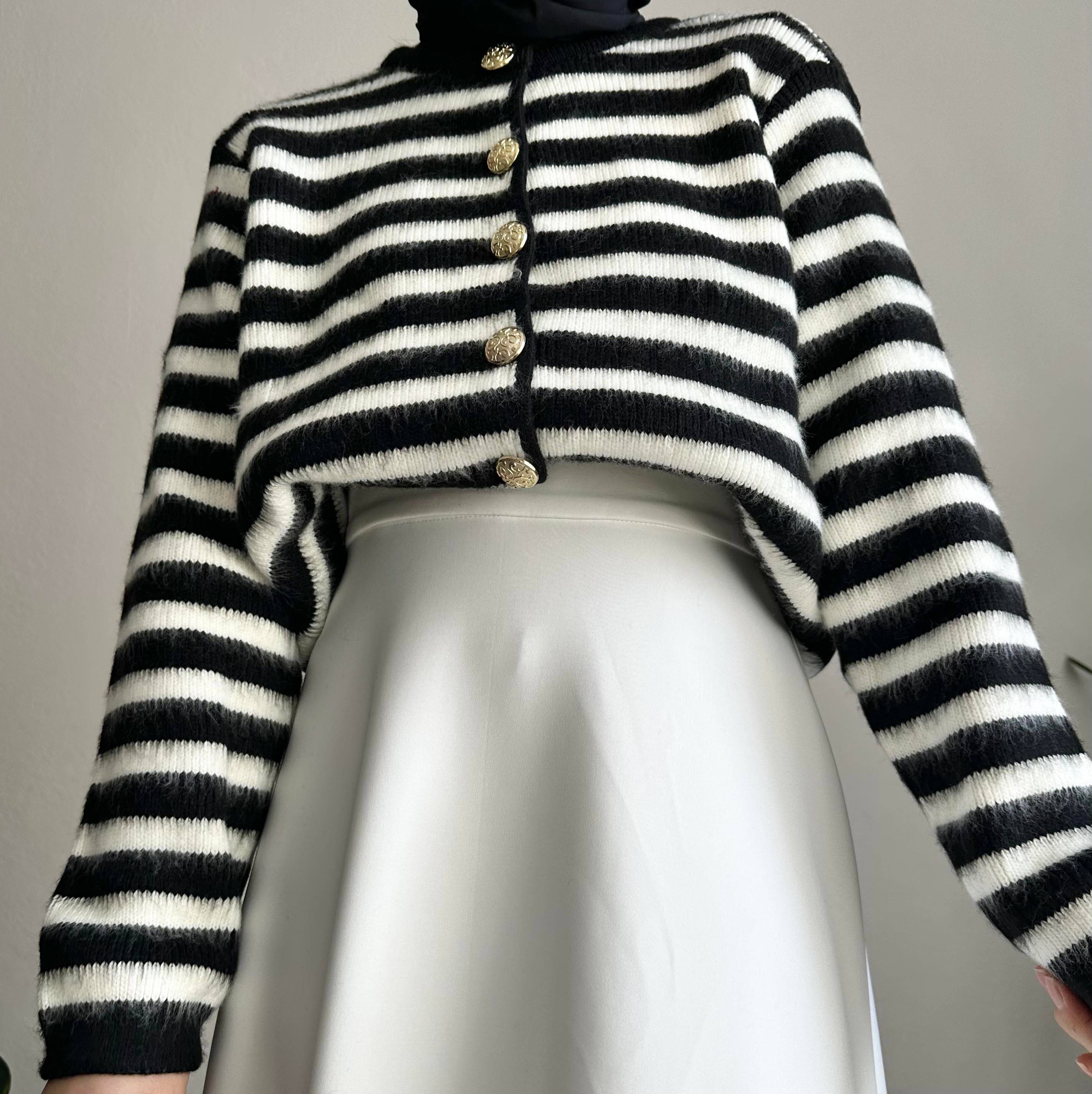 Siyah Çizgili Triko Hırka